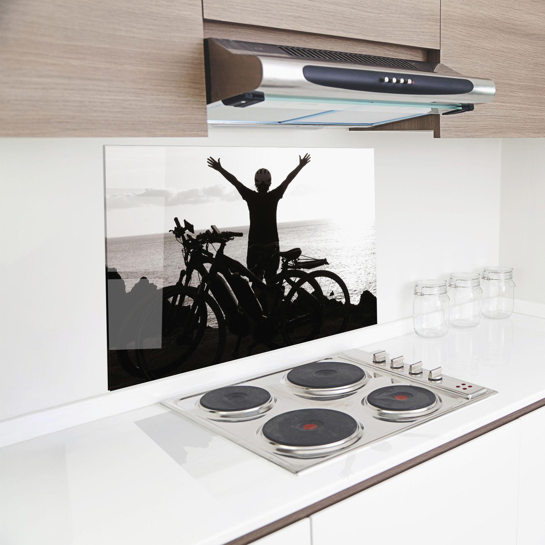 Panou Sticla Bucatarie Facing Sea Woman mockup 8