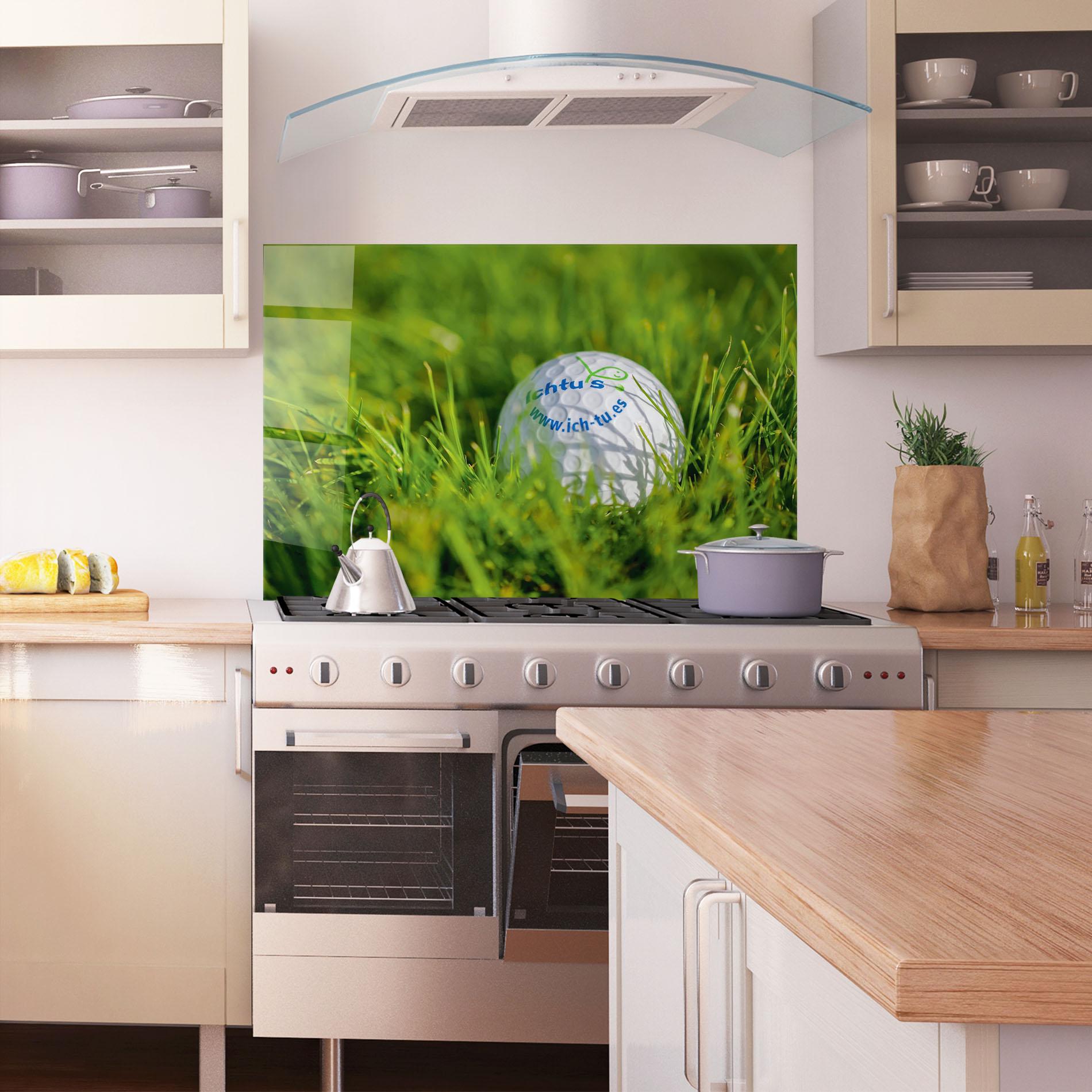 Panou Sticla Bucatarie Golf Ball In Grass mockup 1