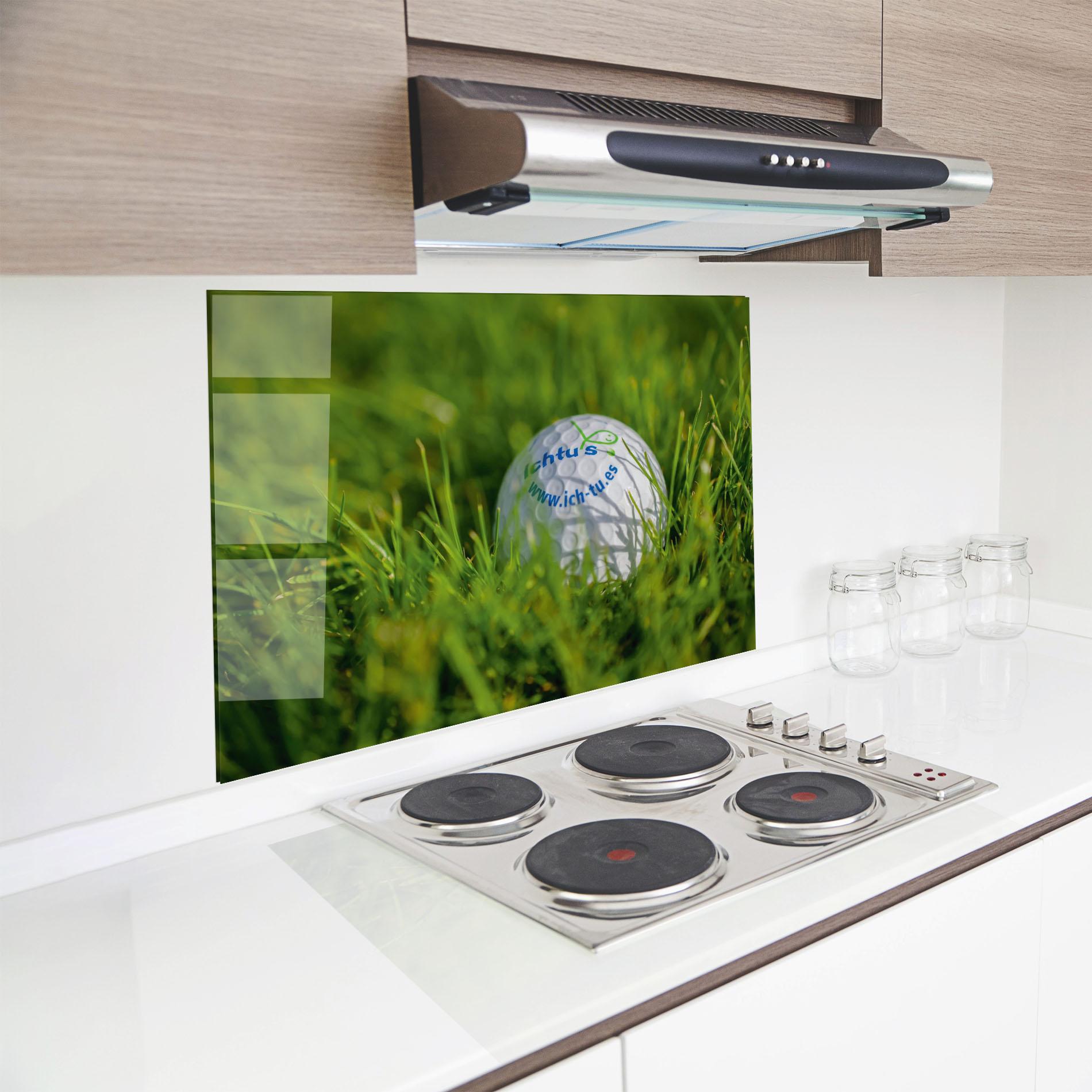 Panou Sticla Bucatarie Golf Ball In Grass mockup 8