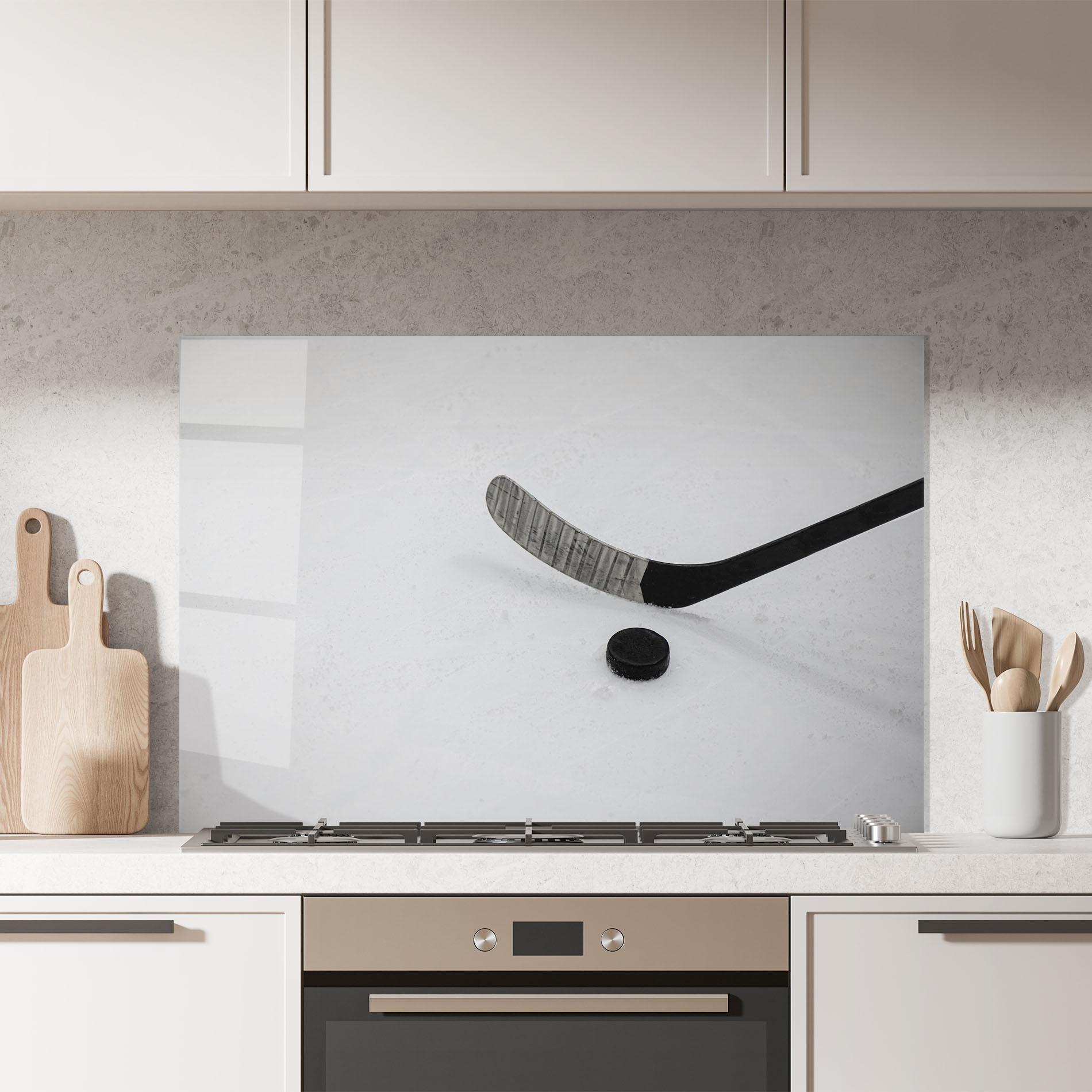 Panou Sticla Bucatarie Hockey Puck mockup 7