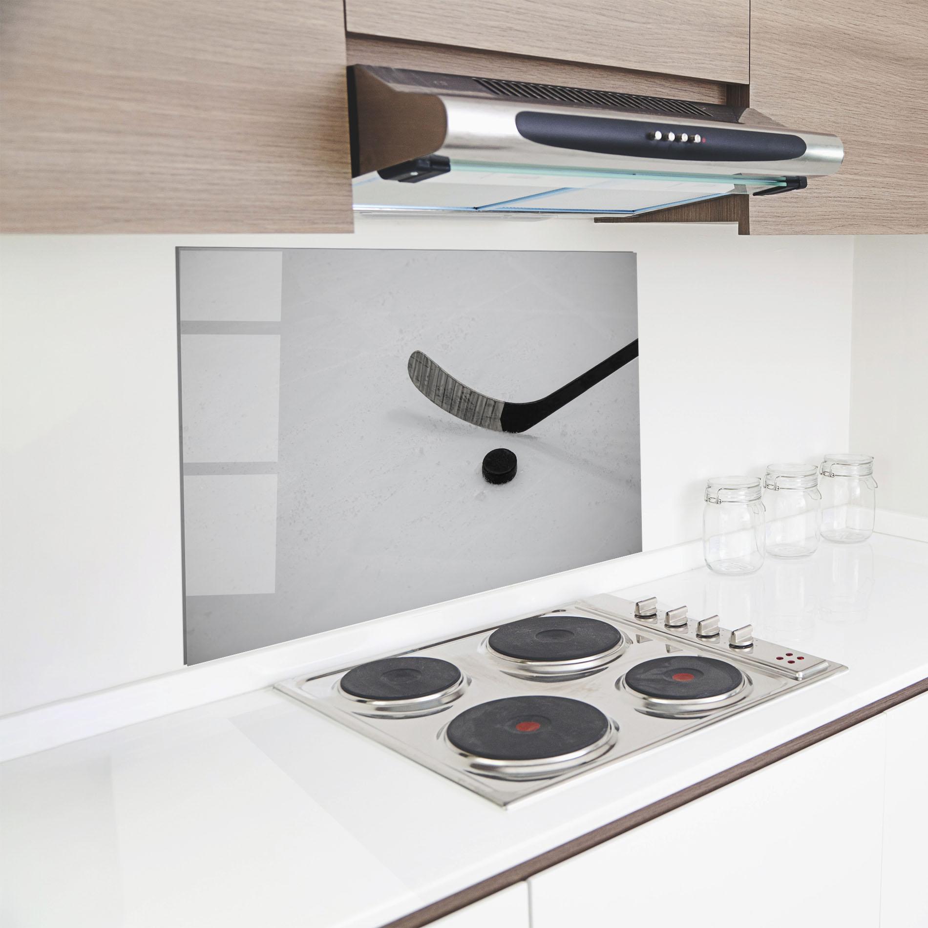 Panou Sticla Bucatarie Hockey Puck mockup 8