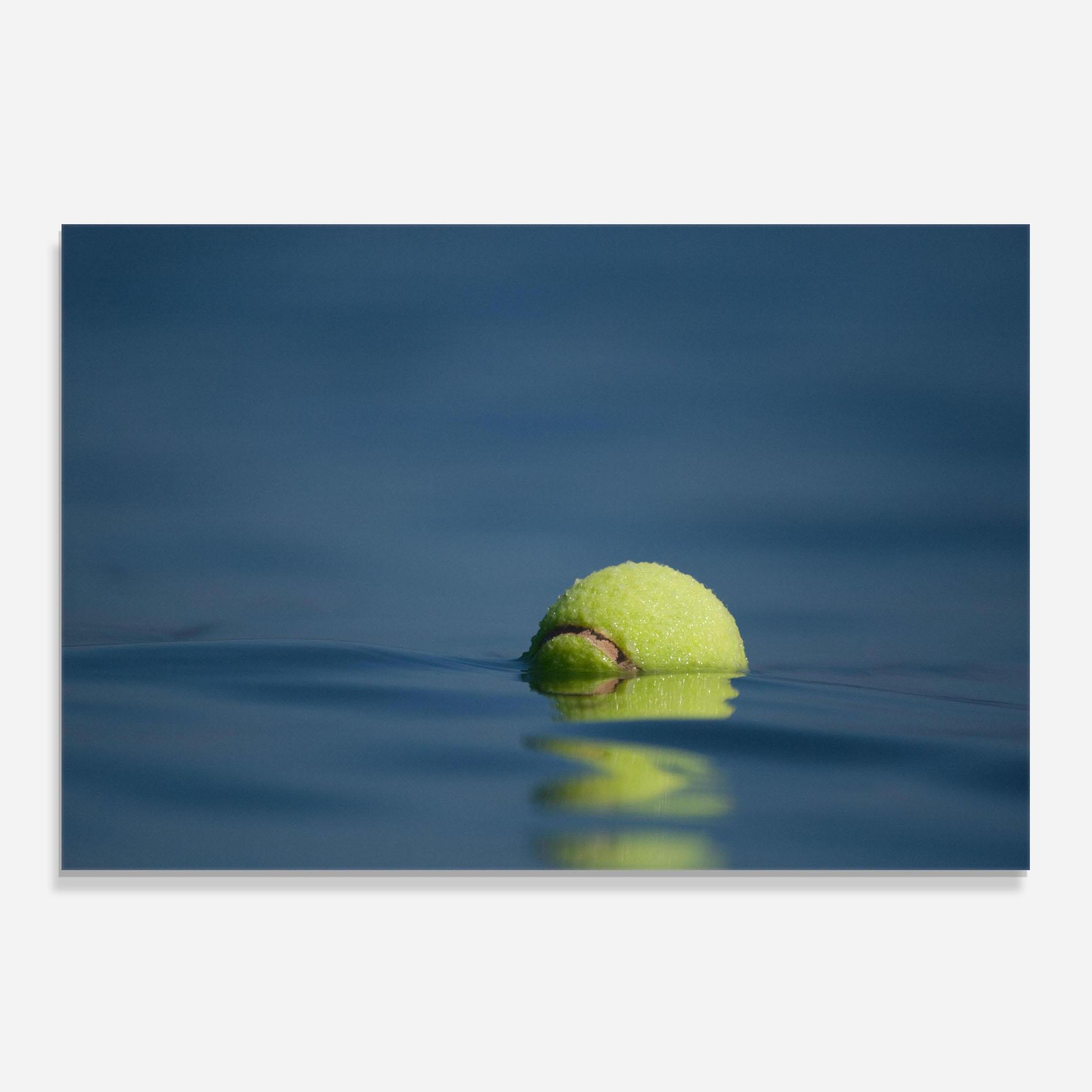 Panou Sticla Bucatarie Tennis Ball In Water mockup 0