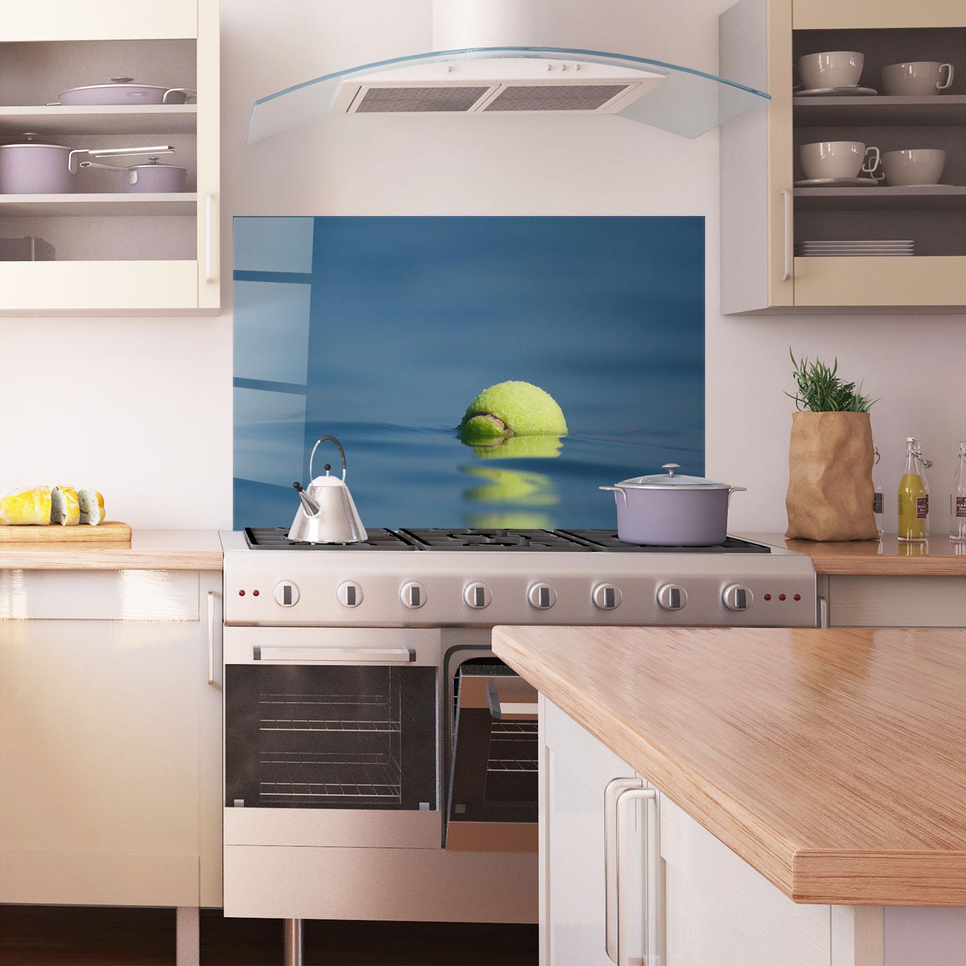 Panou Sticla Bucatarie Tennis Ball In Water mockup 1