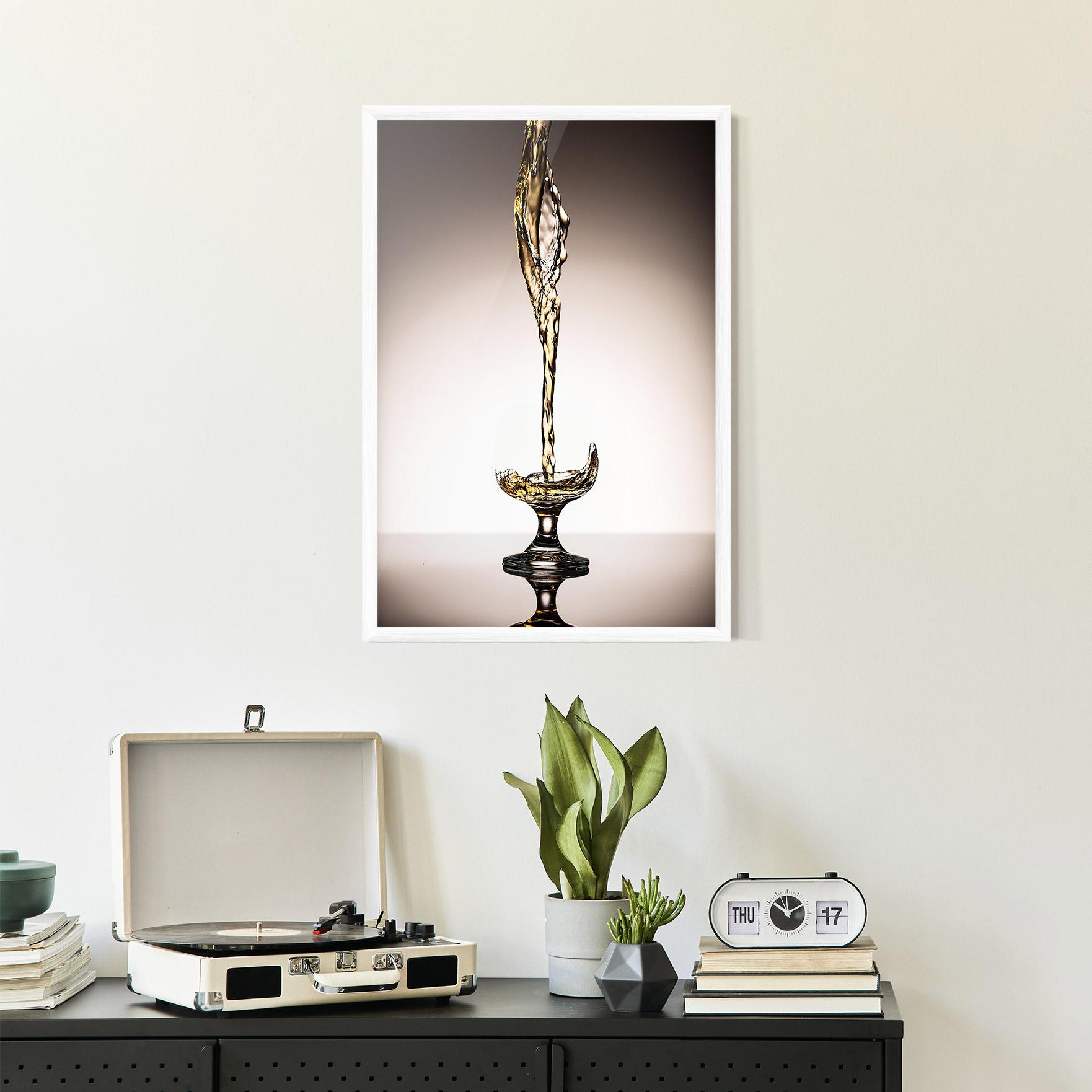 Poster Înrămat White Wine Splash mockup 2