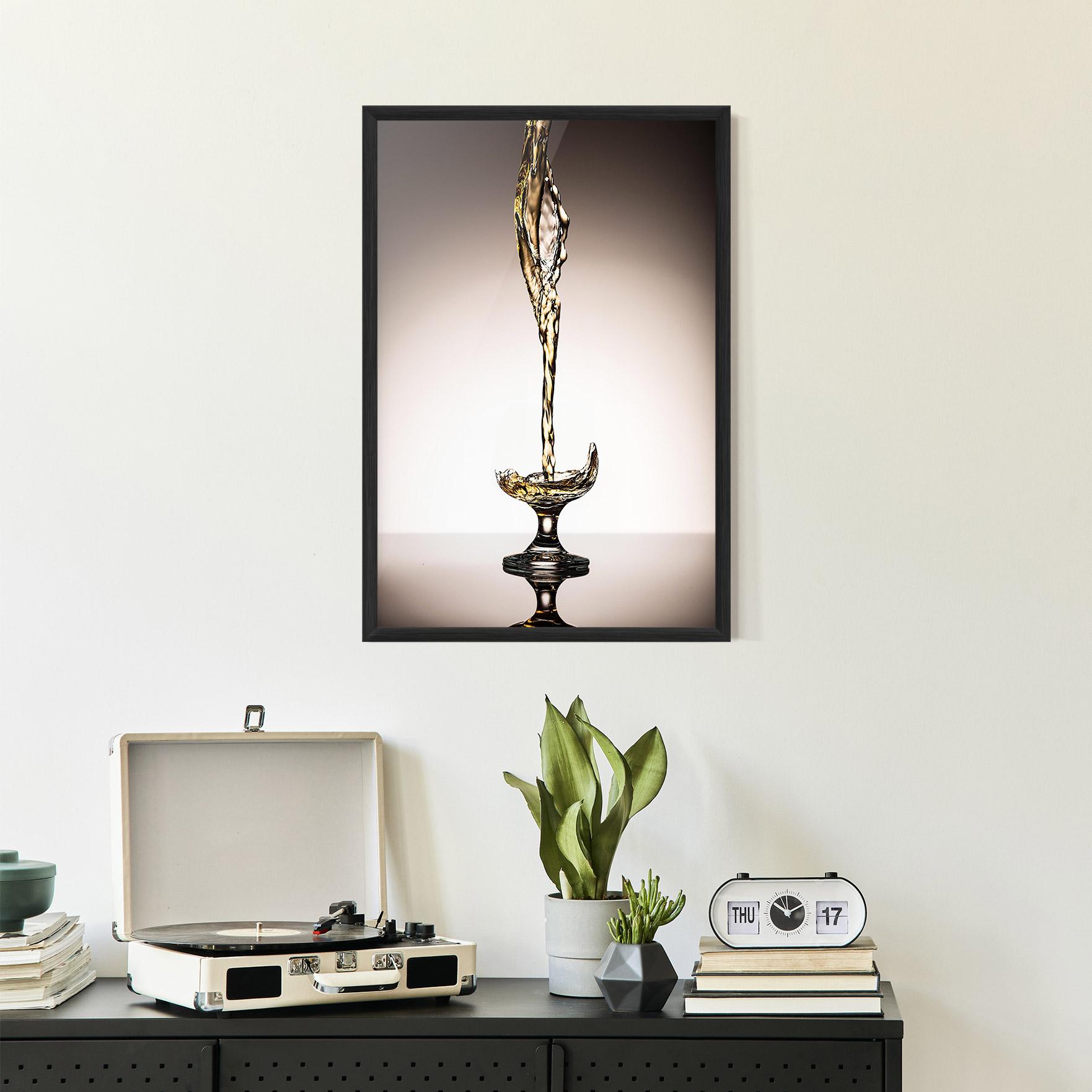 Poster Înrămat White Wine Splash mockup 2