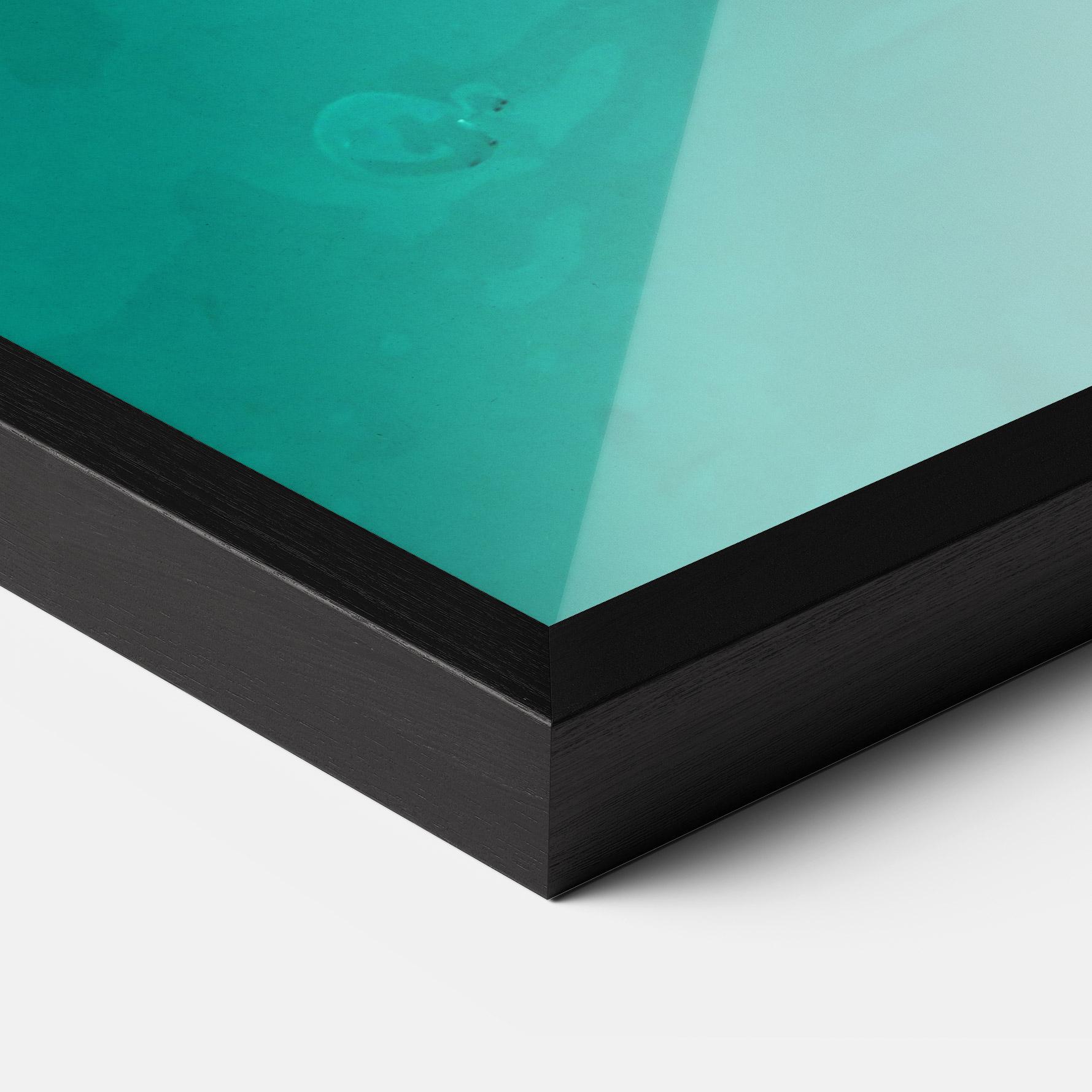 Poster Înrămat Turtle Sweeming mockup 3