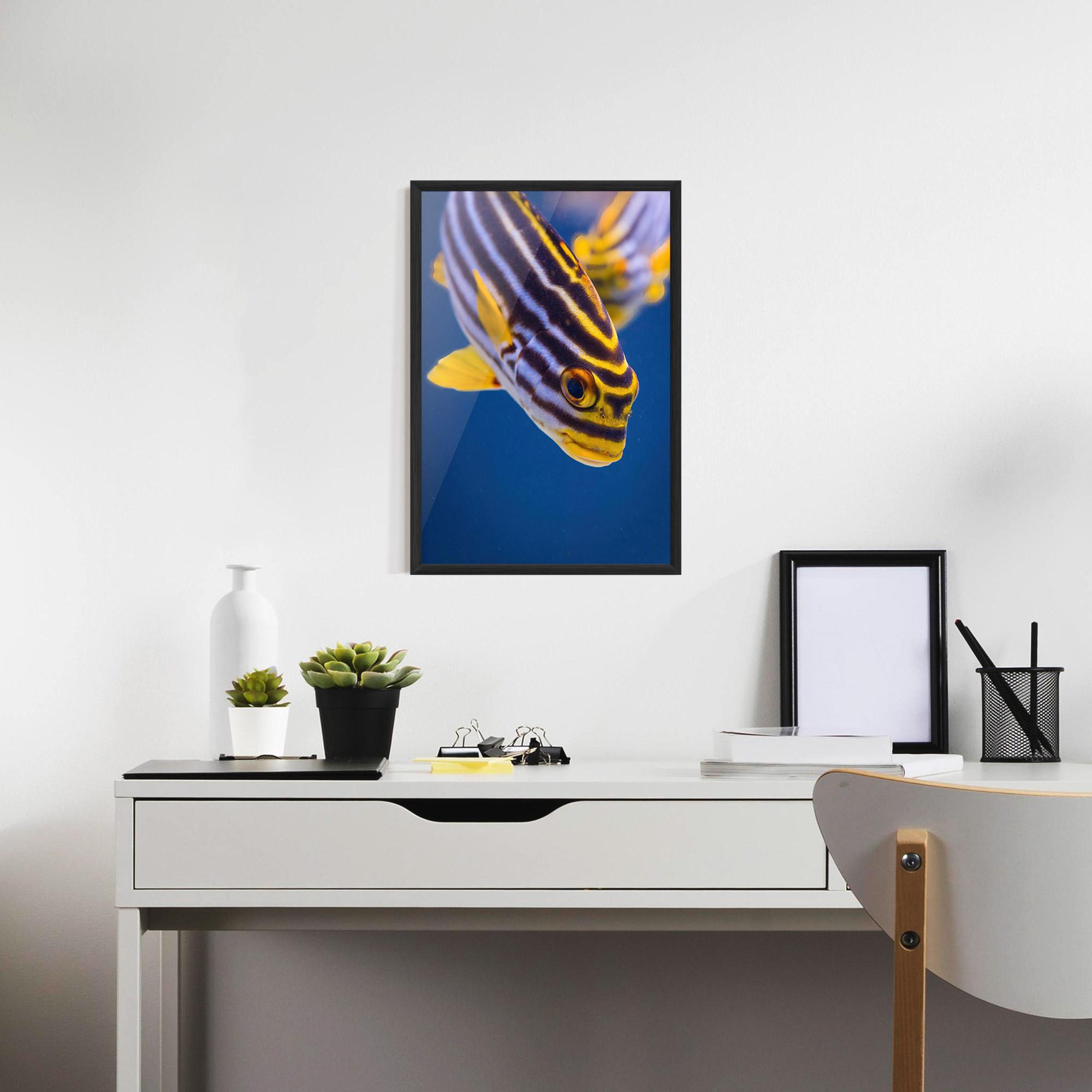 Poster Înrămat Purple Yellow Fish mockup 7