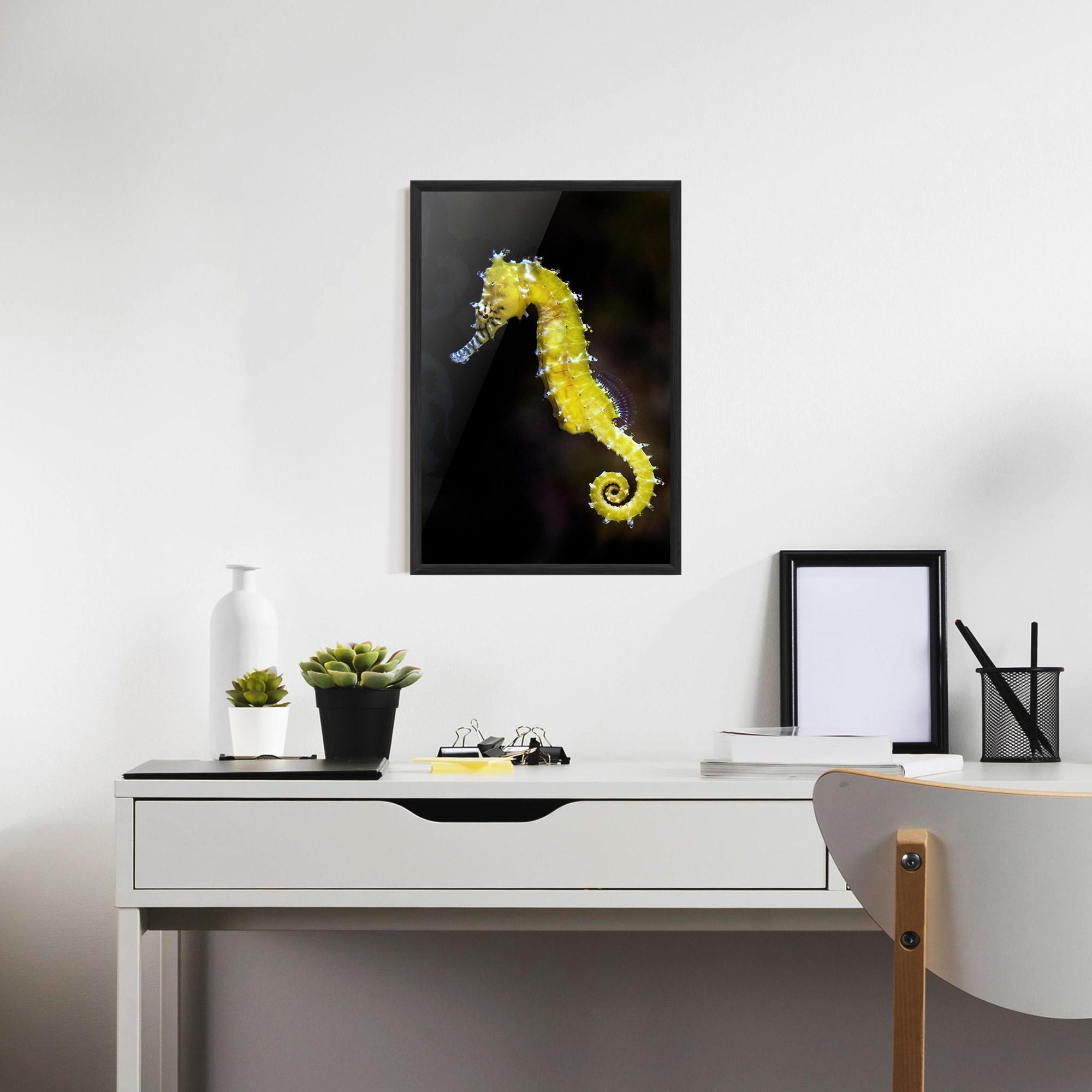 Poster Înrămat Yellow Seahorse mockup 7