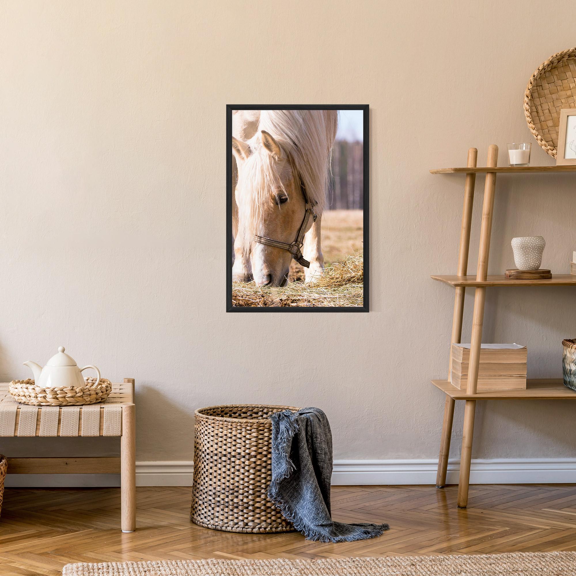 Poster Înrămat Cream Horse Eating mockup 9