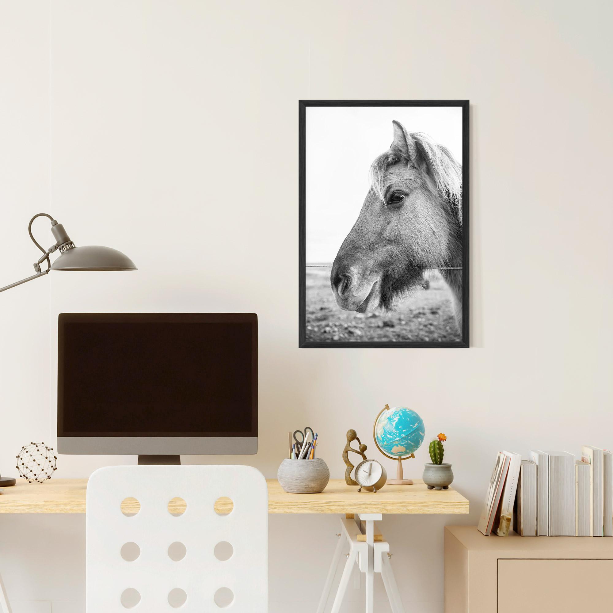 Poster Înrămat Gray Horse Head mockup 6