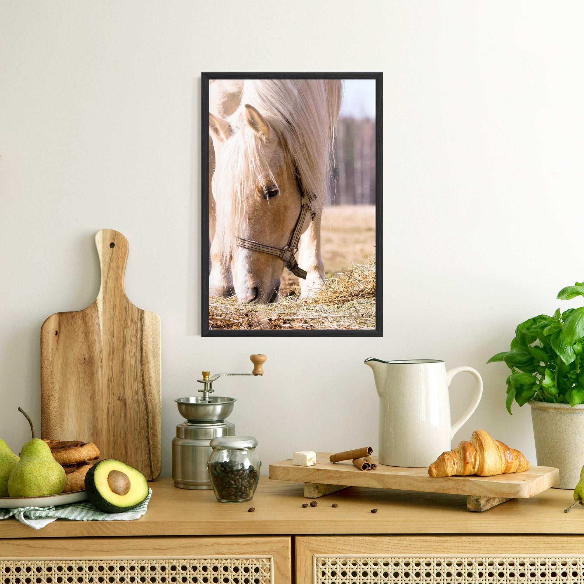 Poster Înrămat Cream Horse Eating mockup 8