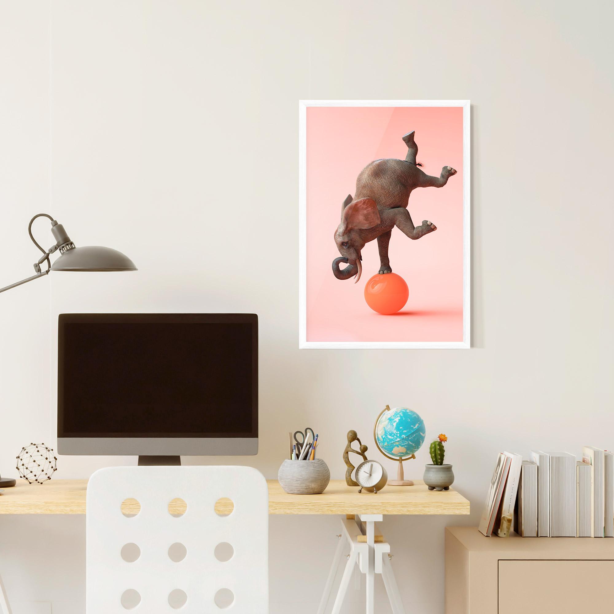 Poster Înrămat Ball Elephant mockup 6