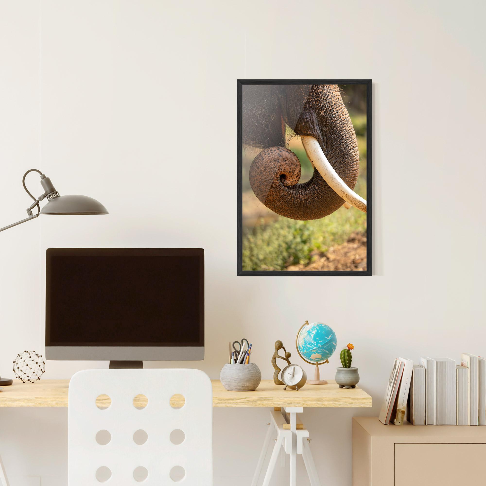 Poster Înrămat Elephant Mouth Close Up mockup 6