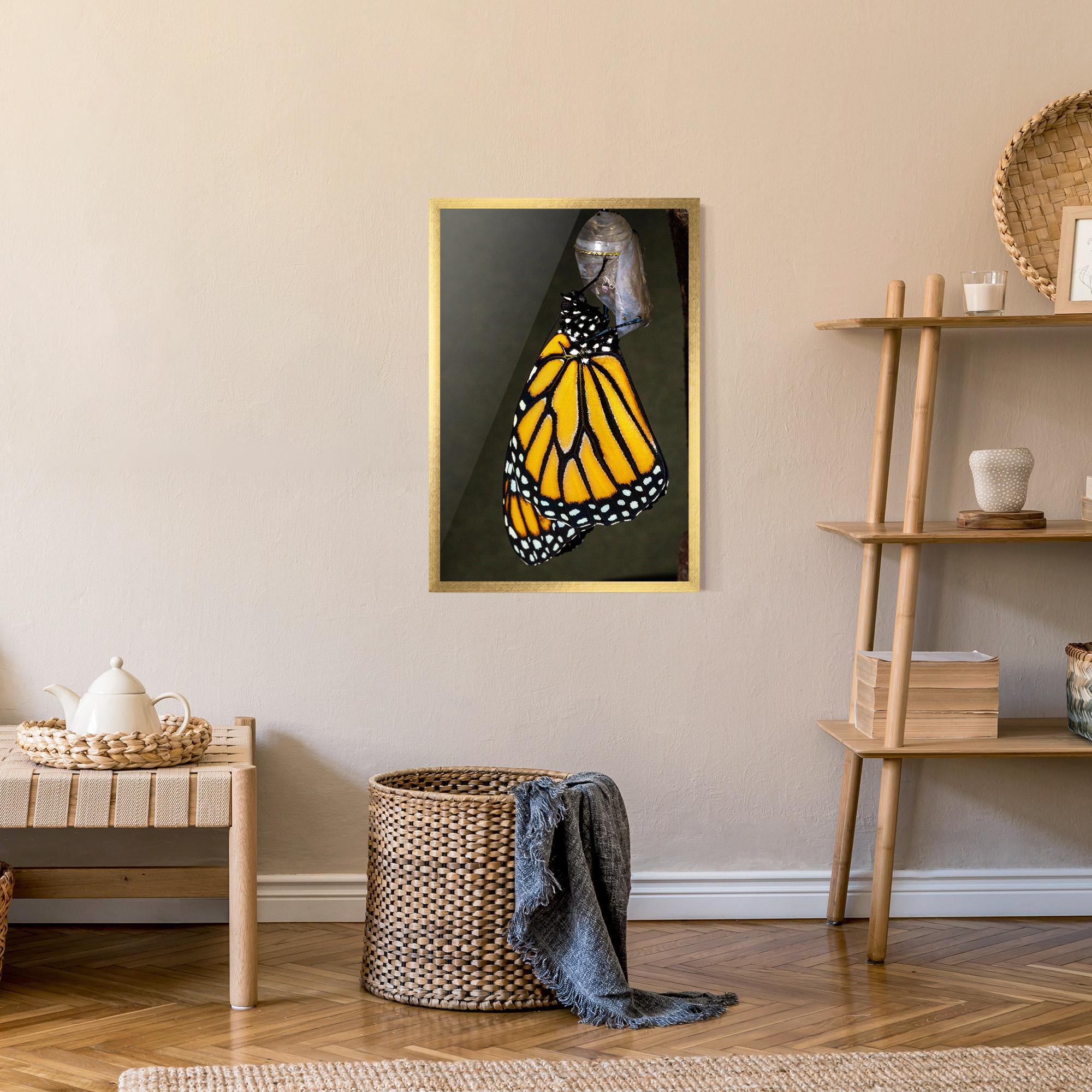 Poster Înrămat Dark Yellow Butterfly mockup 9