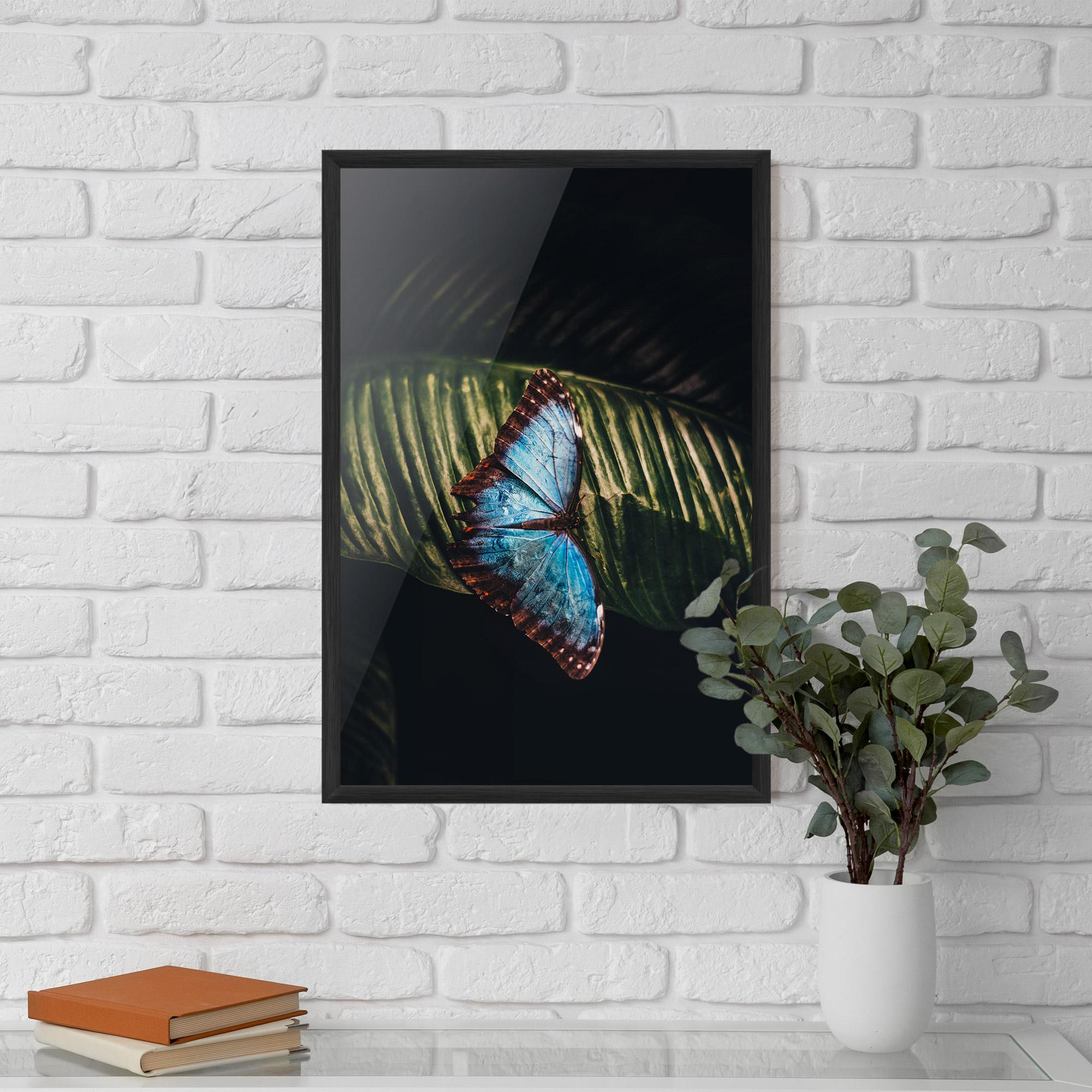 Poster Înrămat Light Blue Butterfly mockup 5