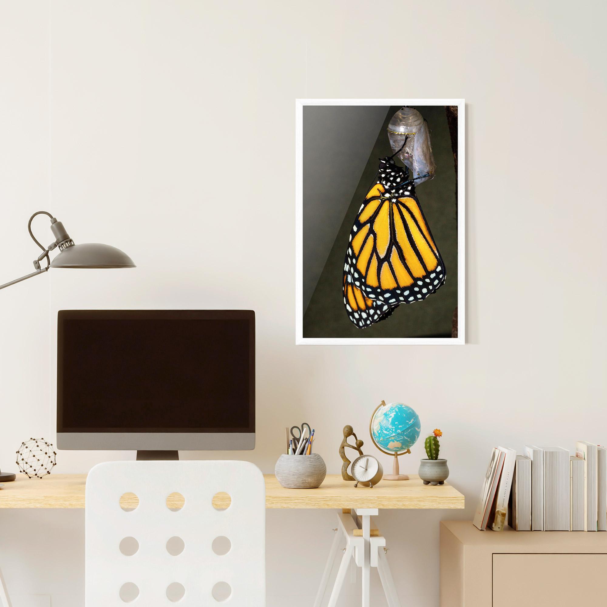 Poster Înrămat Dark Yellow Butterfly mockup 6
