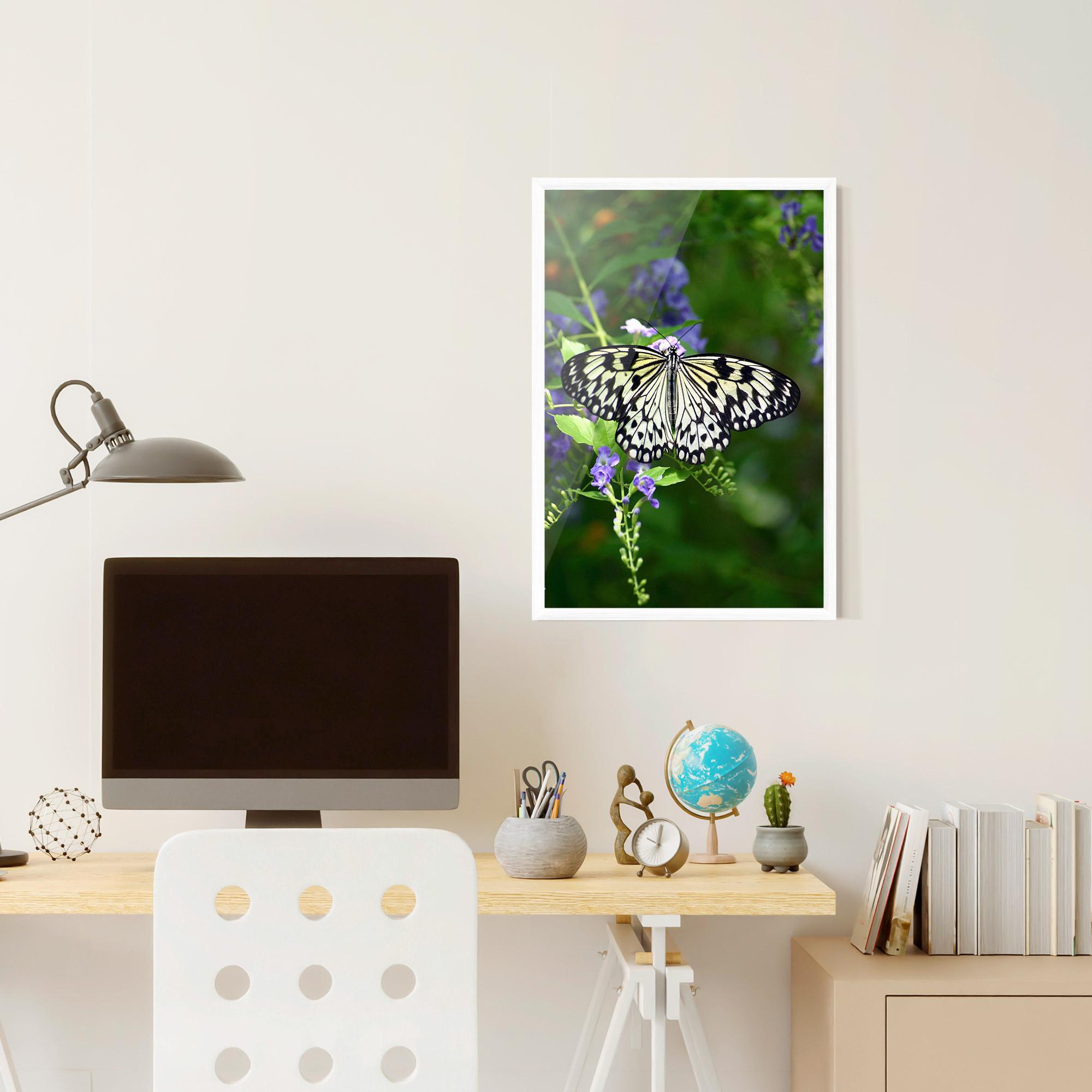 Poster Înrămat Pretty White Butterfly mockup 6