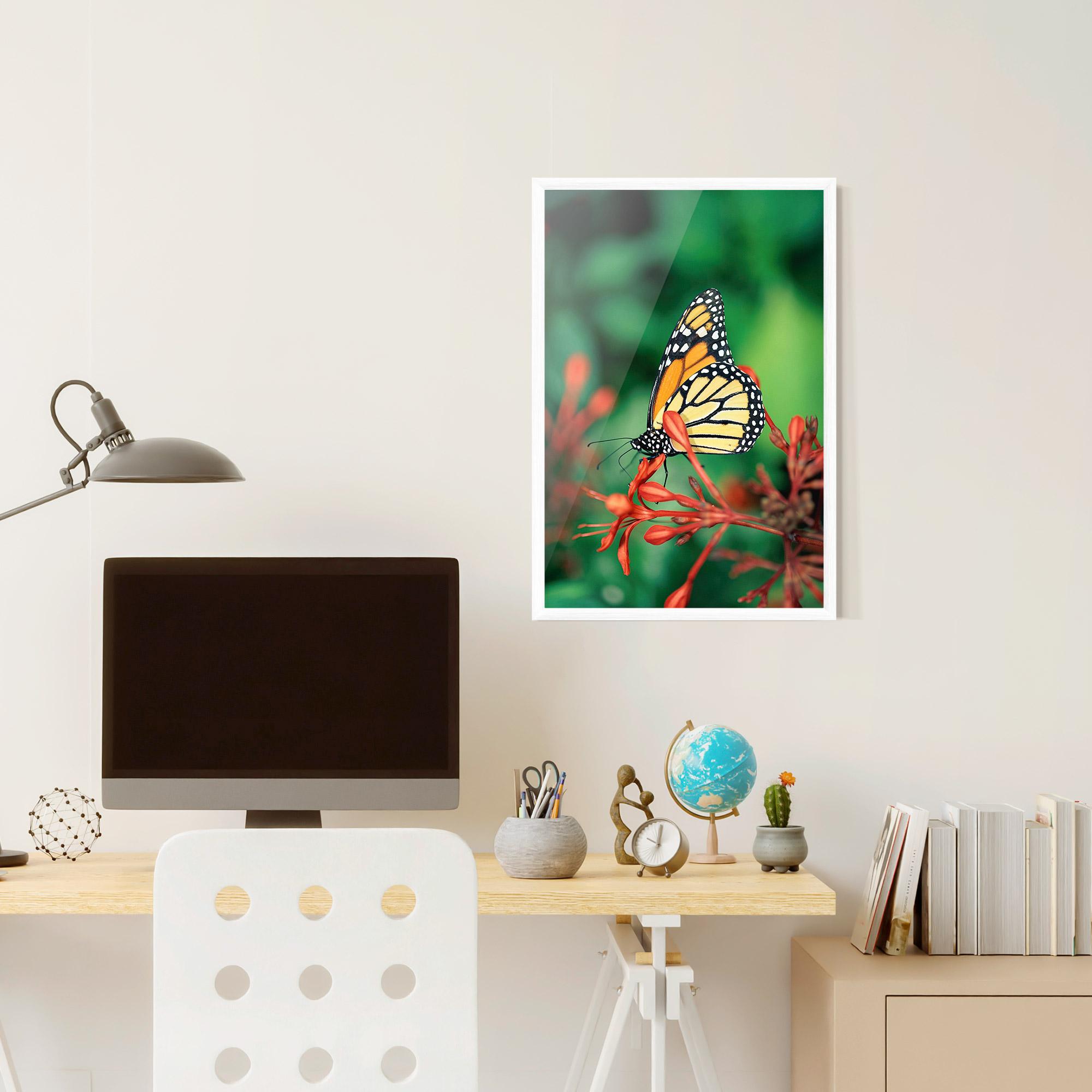 Poster Înrămat Small Orange Butterfly mockup 6