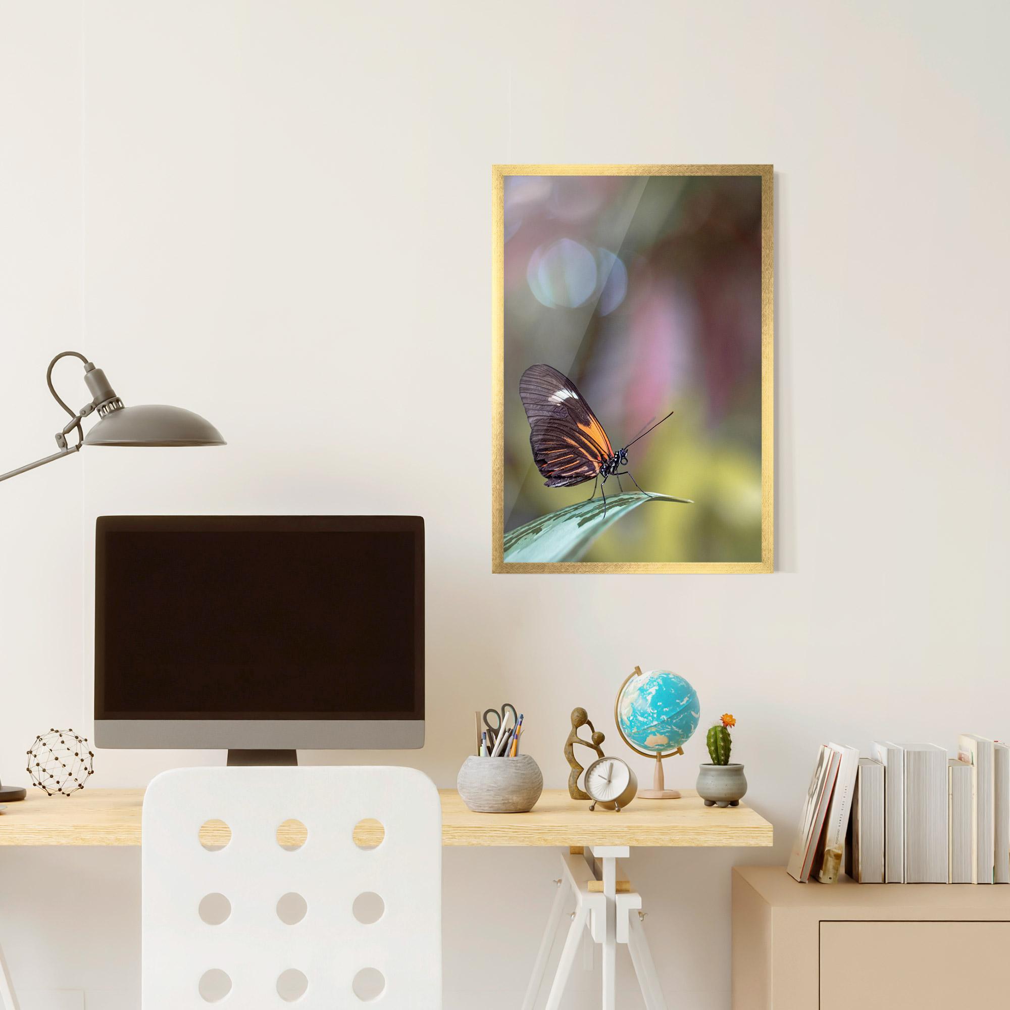 Poster Înrămat Dark Purple Butterfly mockup 6