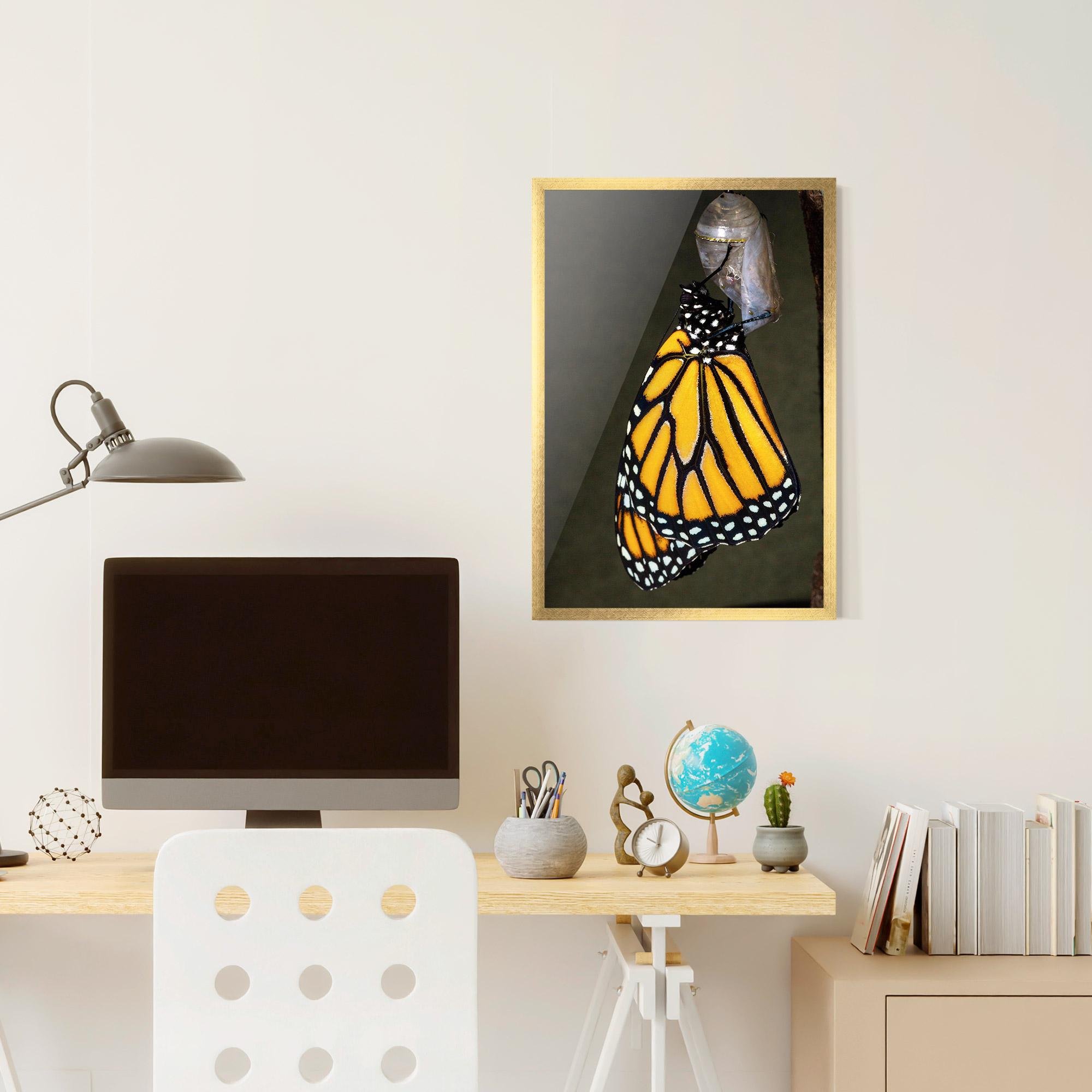 Poster Înrămat Dark Yellow Butterfly mockup 6
