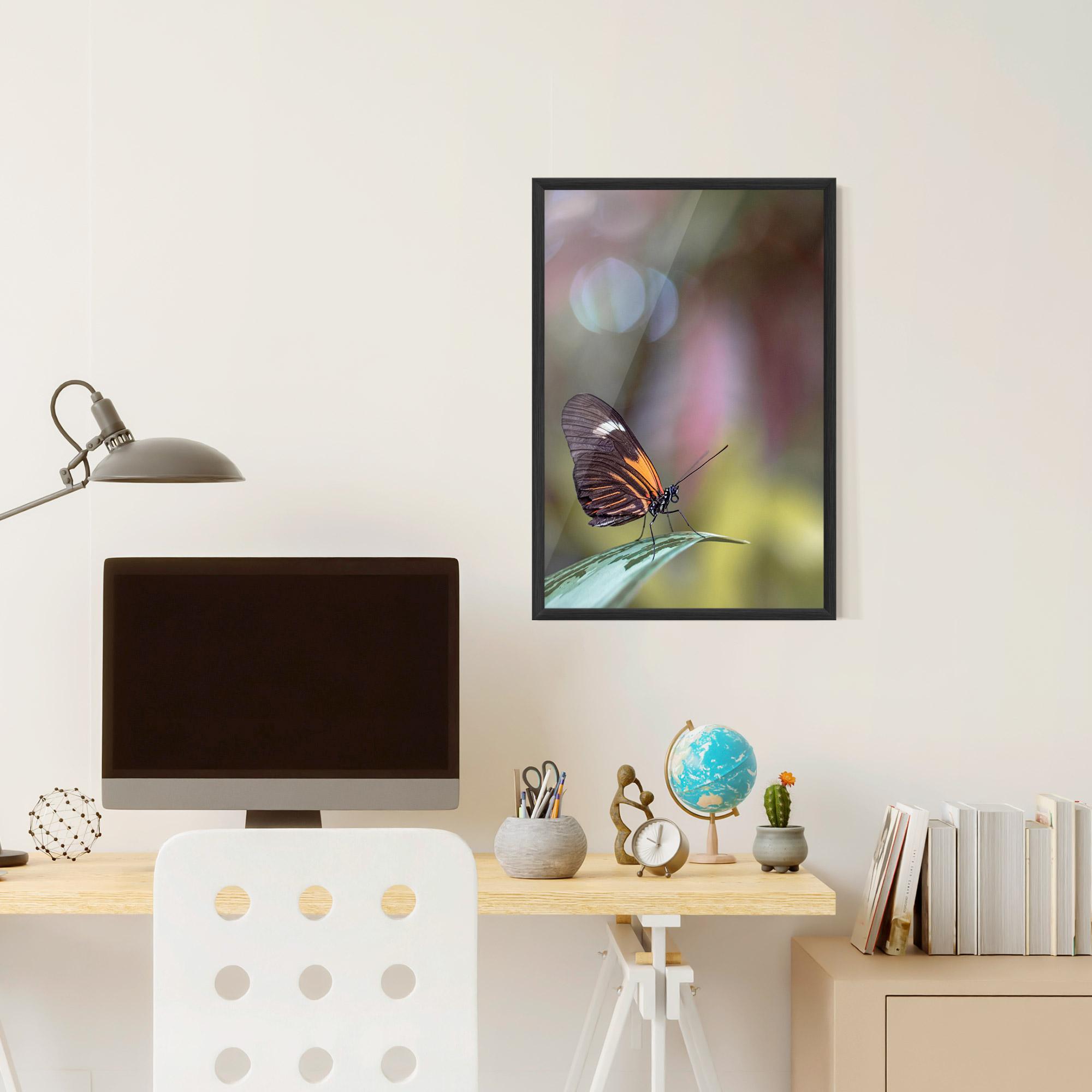 Poster Înrămat Dark Purple Butterfly mockup 6