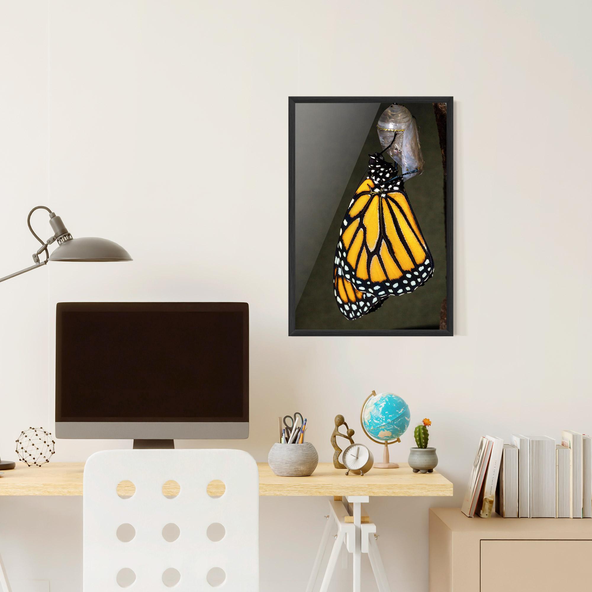 Poster Înrămat Dark Yellow Butterfly mockup 6