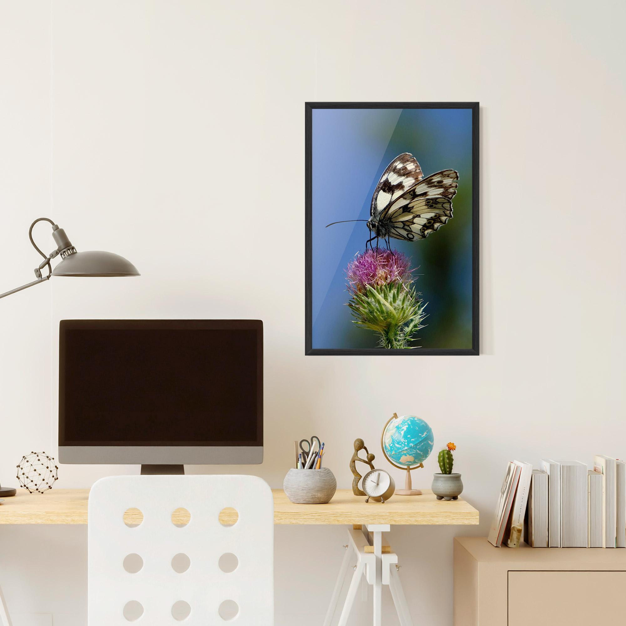 Poster Înrămat Grey White Butterfly mockup 6