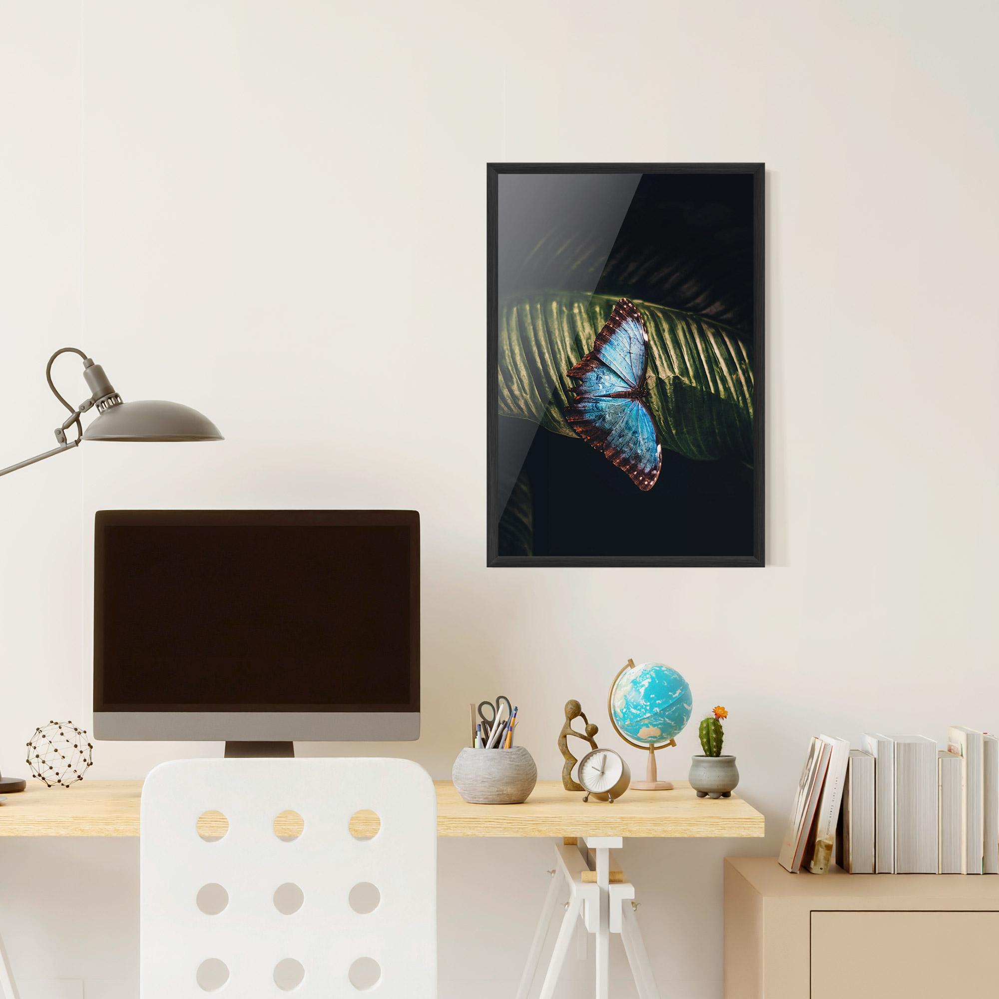 Poster Înrămat Light Blue Butterfly mockup 6