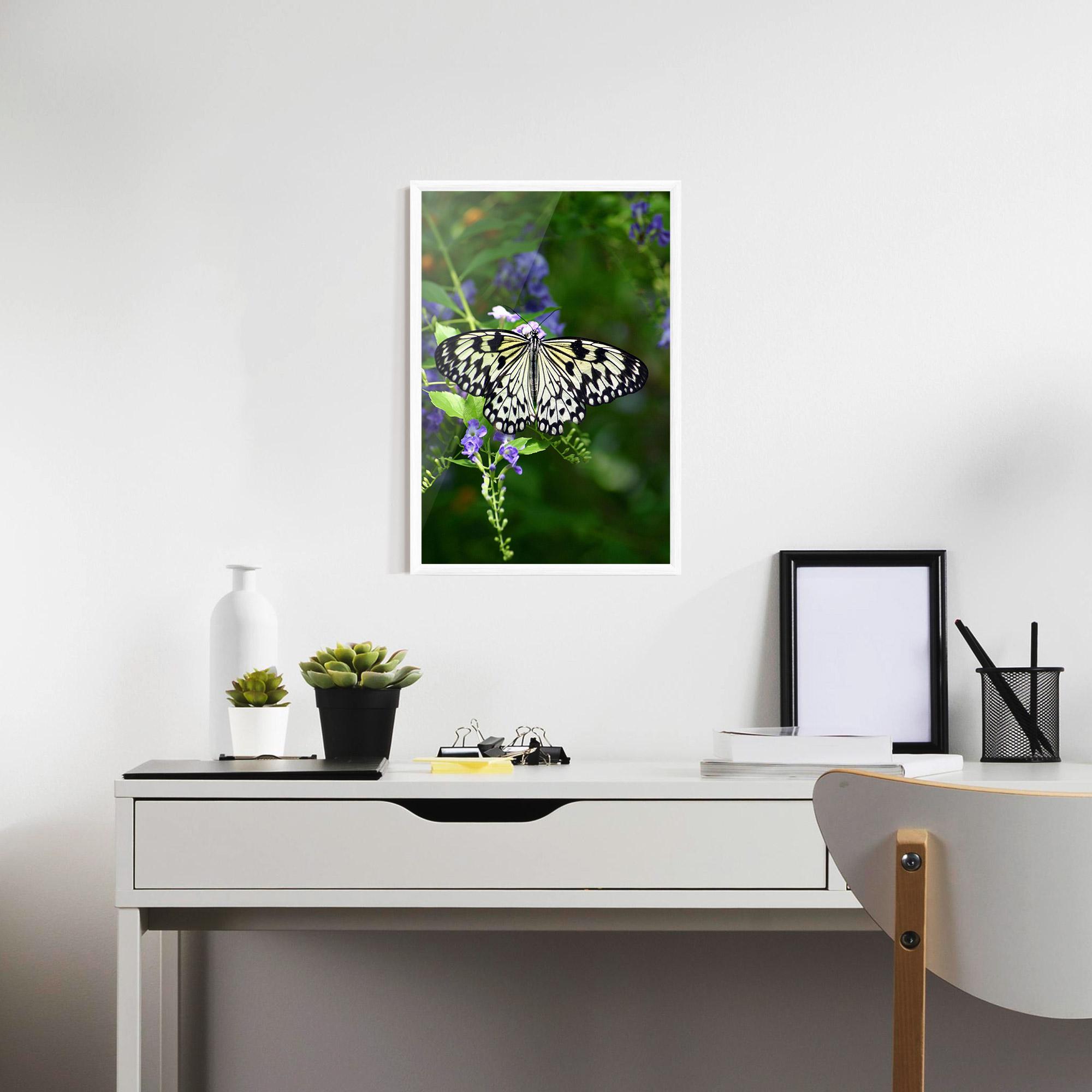 Poster Înrămat Pretty White Butterfly mockup 7