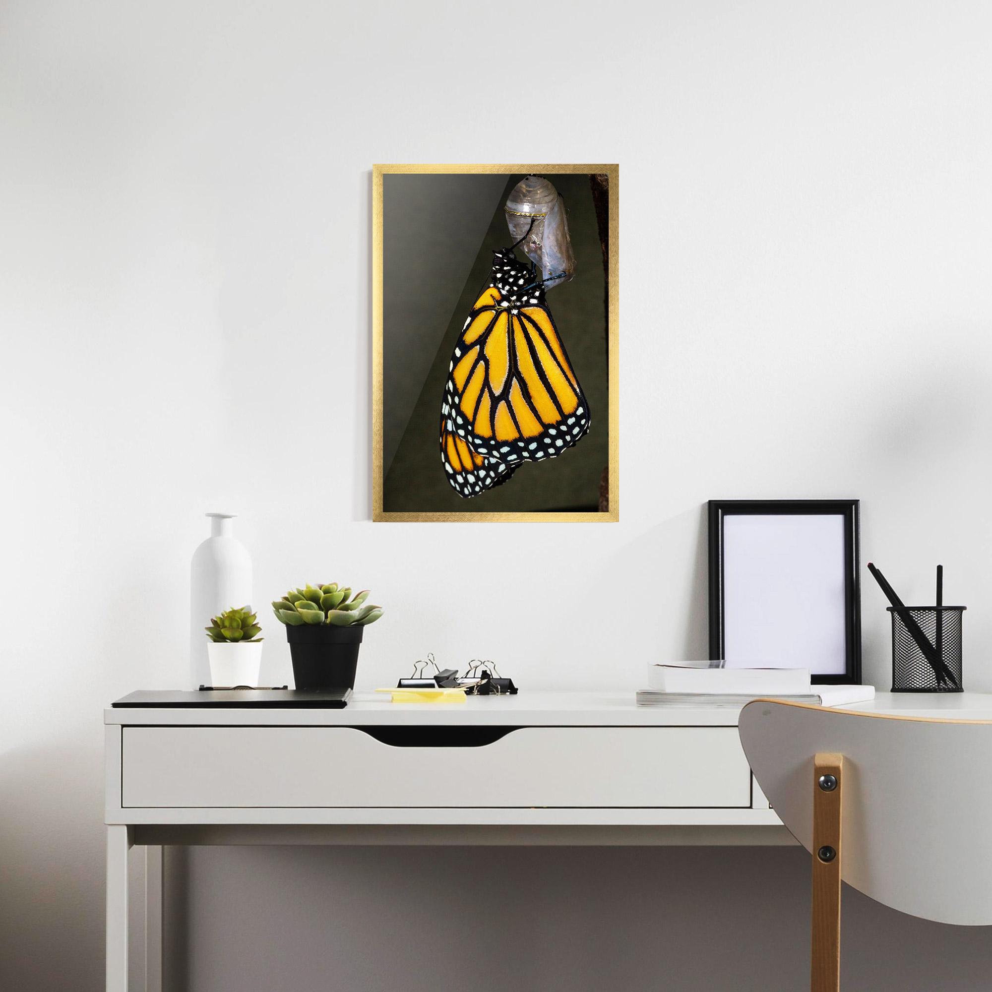 Poster Înrămat Dark Yellow Butterfly mockup 7