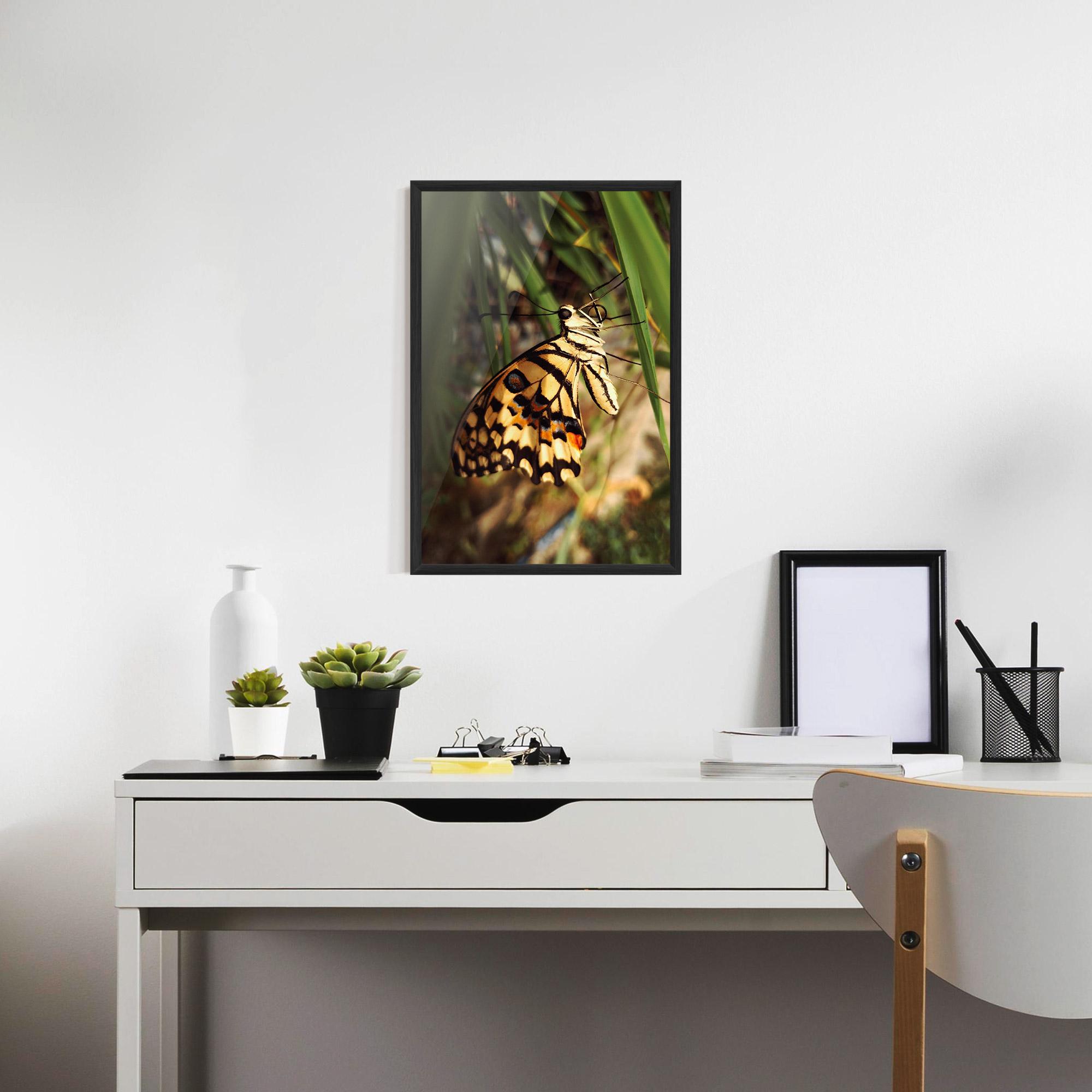Poster Înrămat Wild Brown Butterfly mockup 7