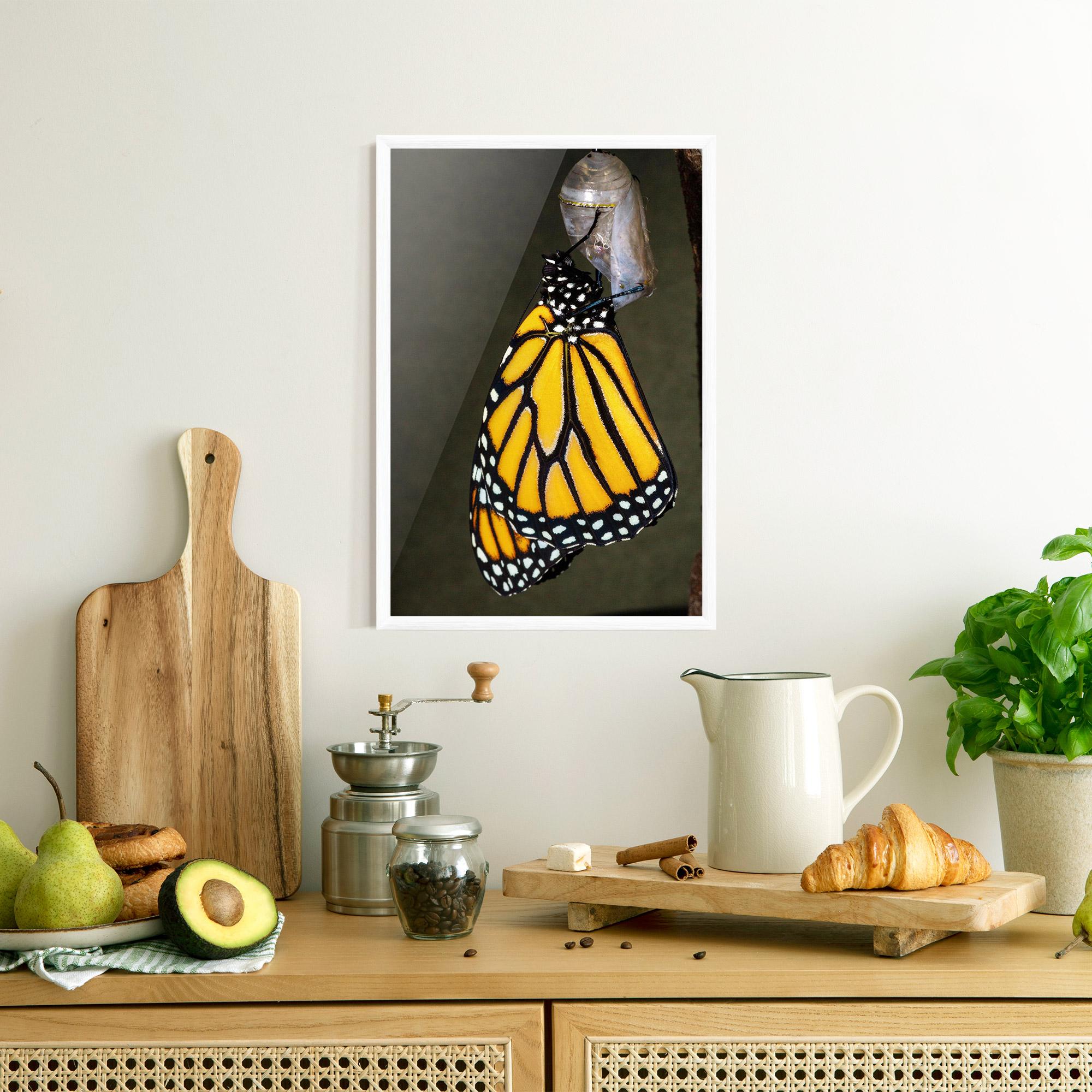 Poster Înrămat Dark Yellow Butterfly mockup 8