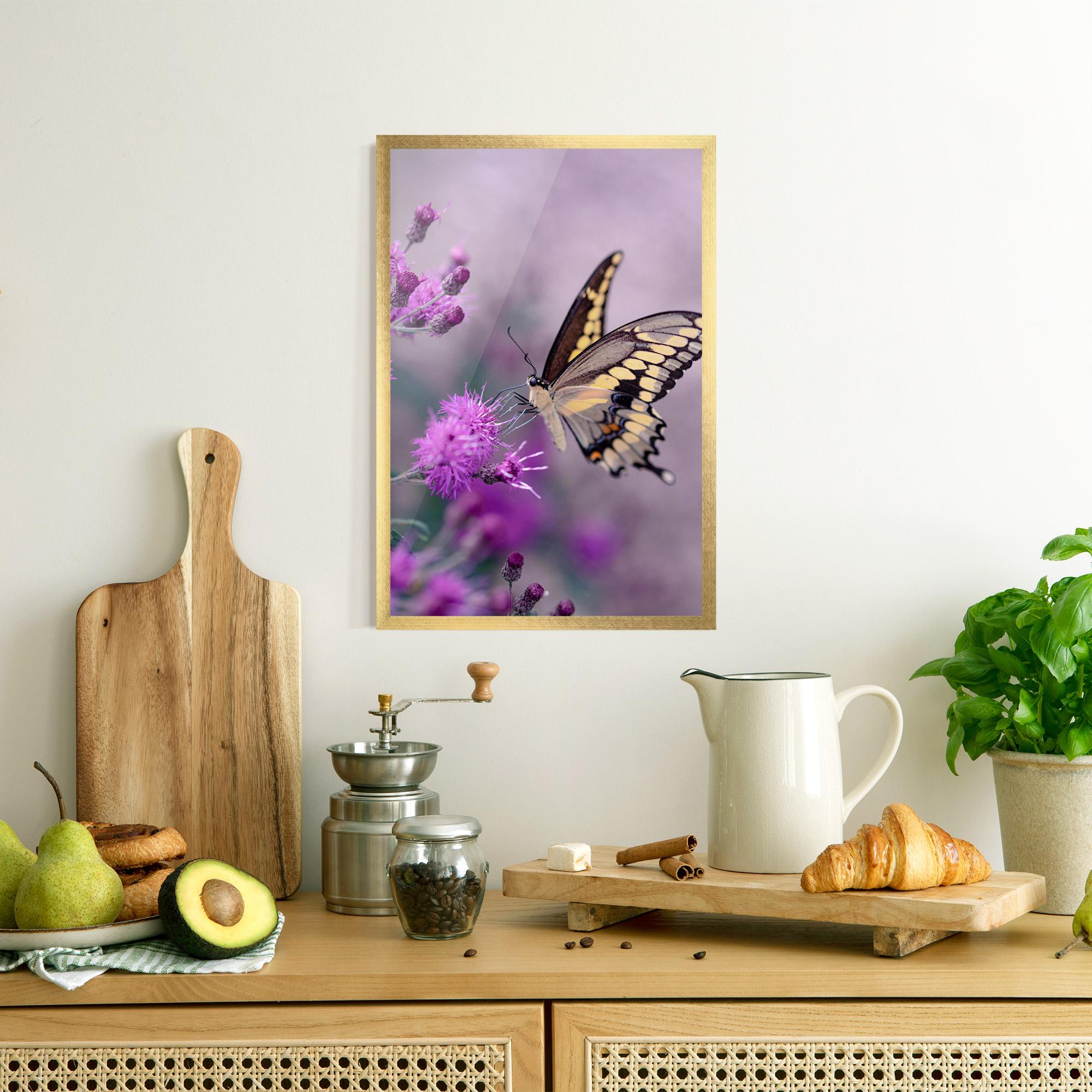 Poster Înrămat Cream Black Butterfly mockup 8