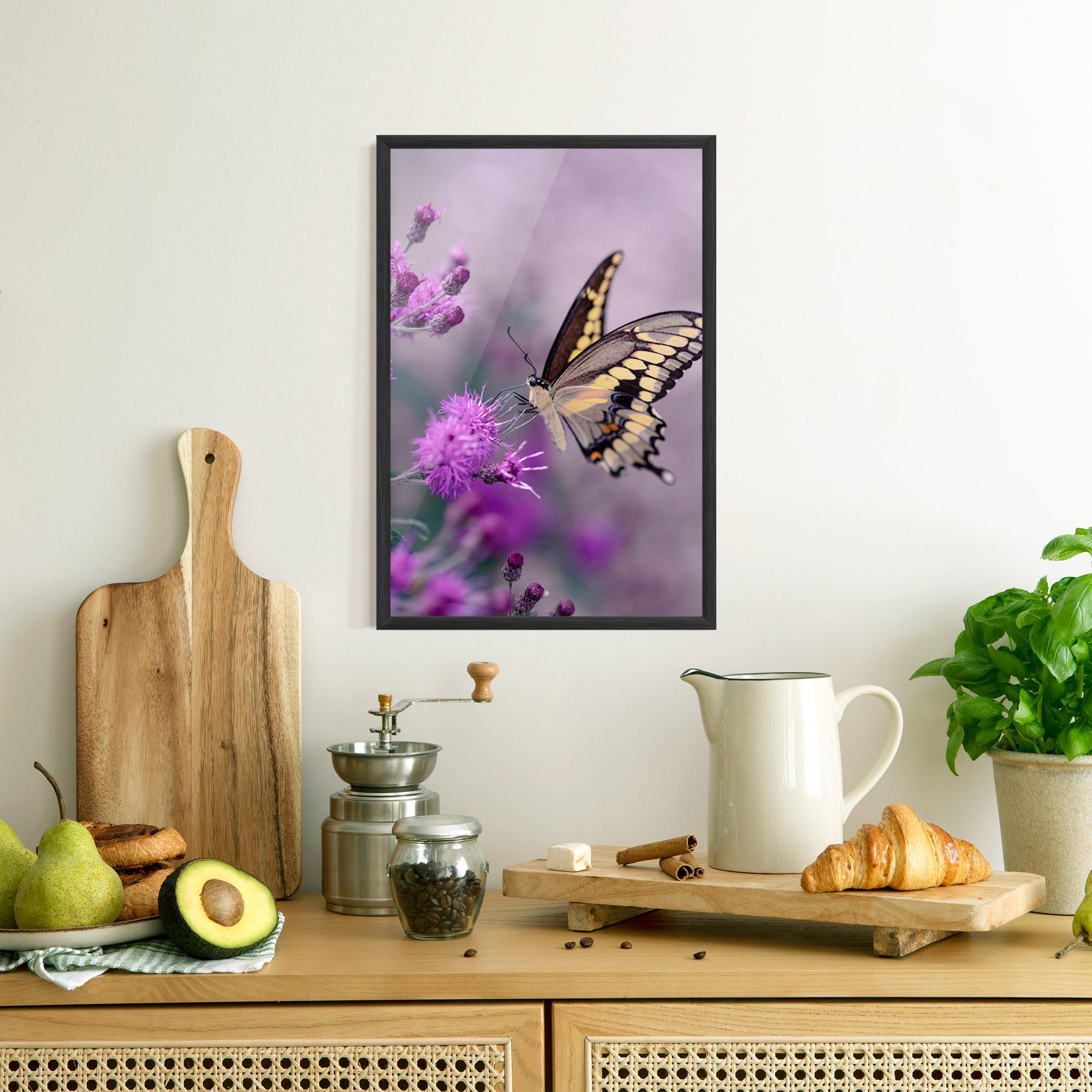 Poster Înrămat Cream Black Butterfly mockup 8
