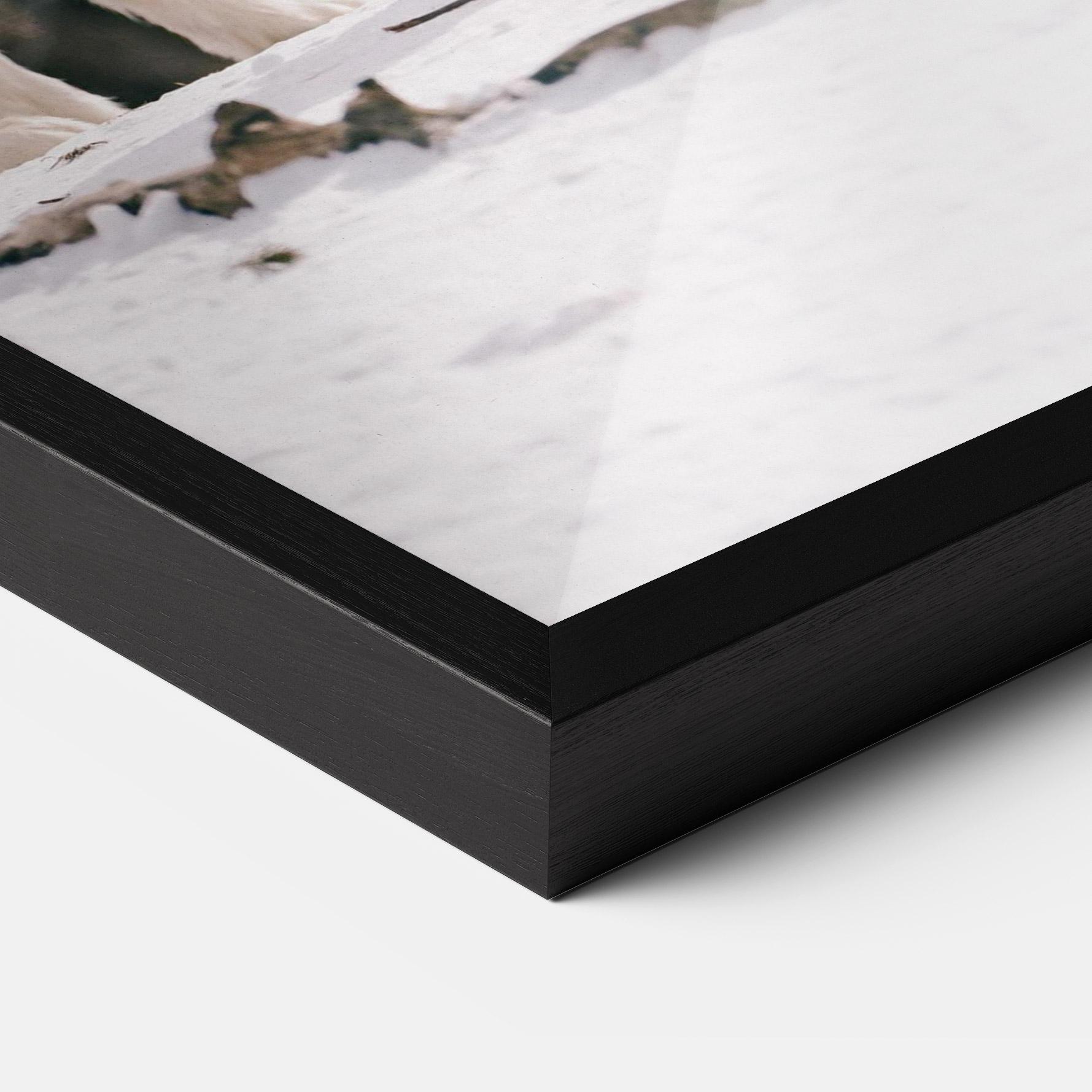 Poster Înrămat White Wolf Waiting mockup 3