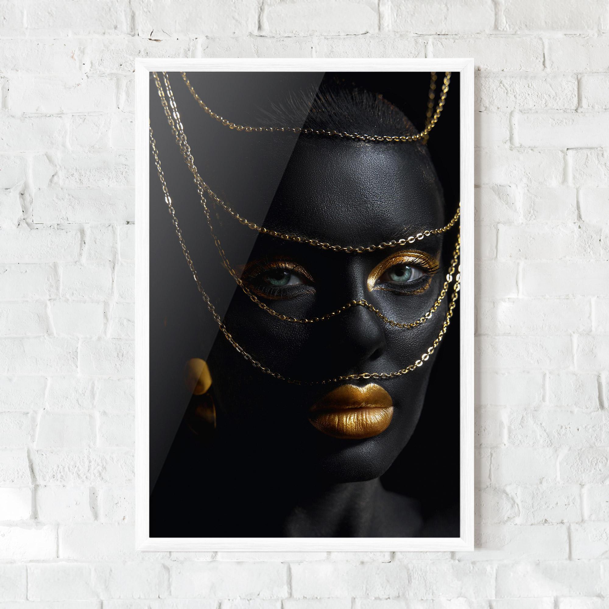 Poster Înrămat Gold Chain Green Eyes mockup 0