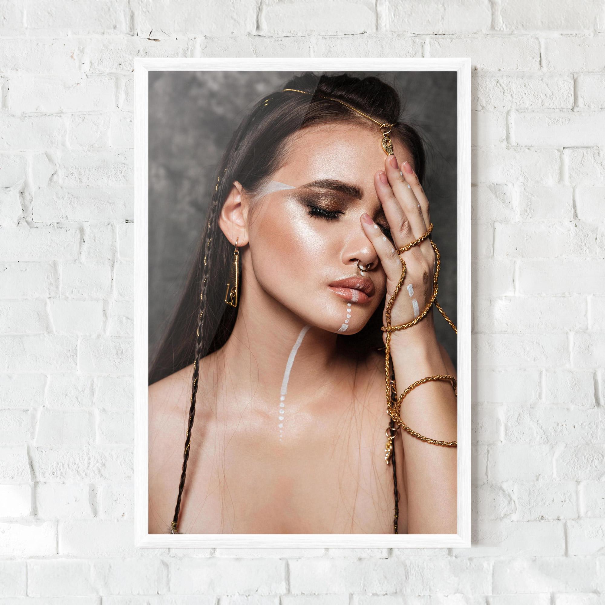 Poster Înrămat Gold Hand Accessory mockup 0