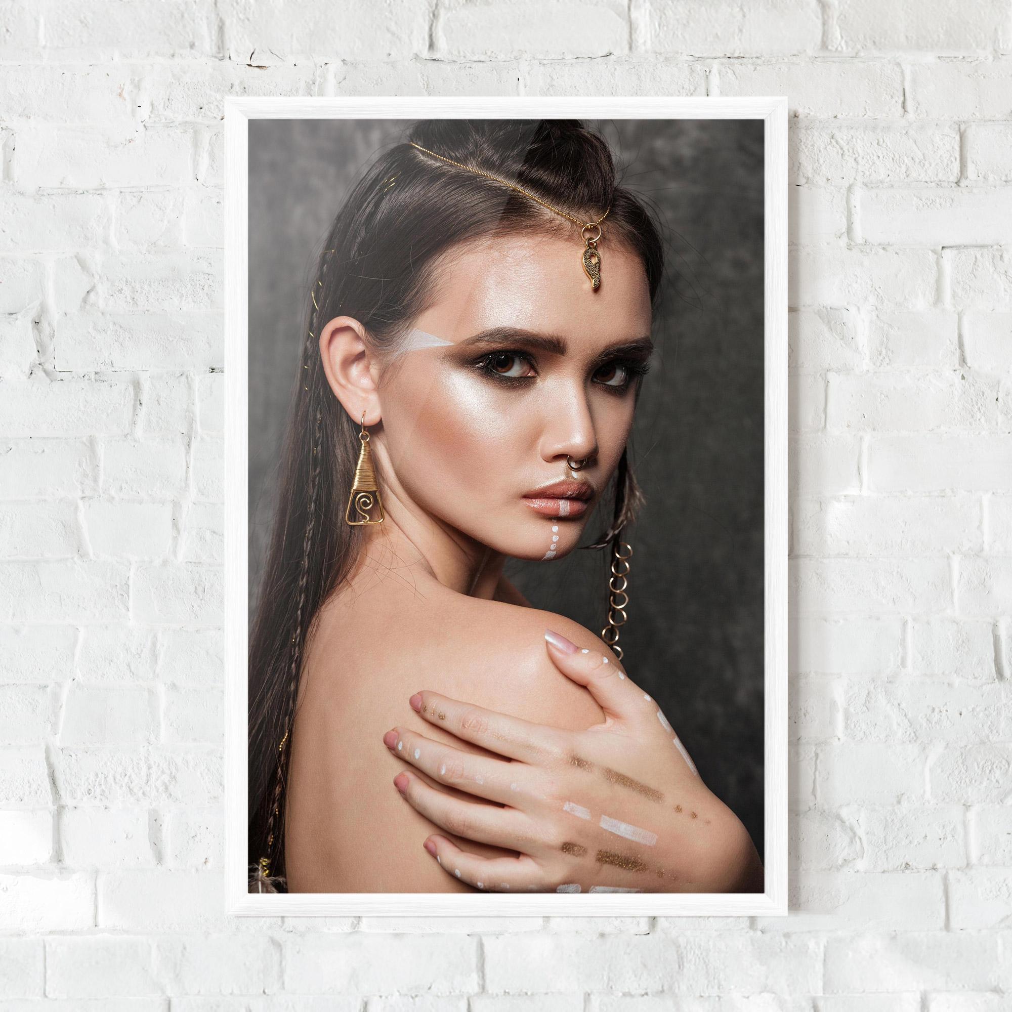 Poster Înrămat Gold Triangle Earring mockup 0