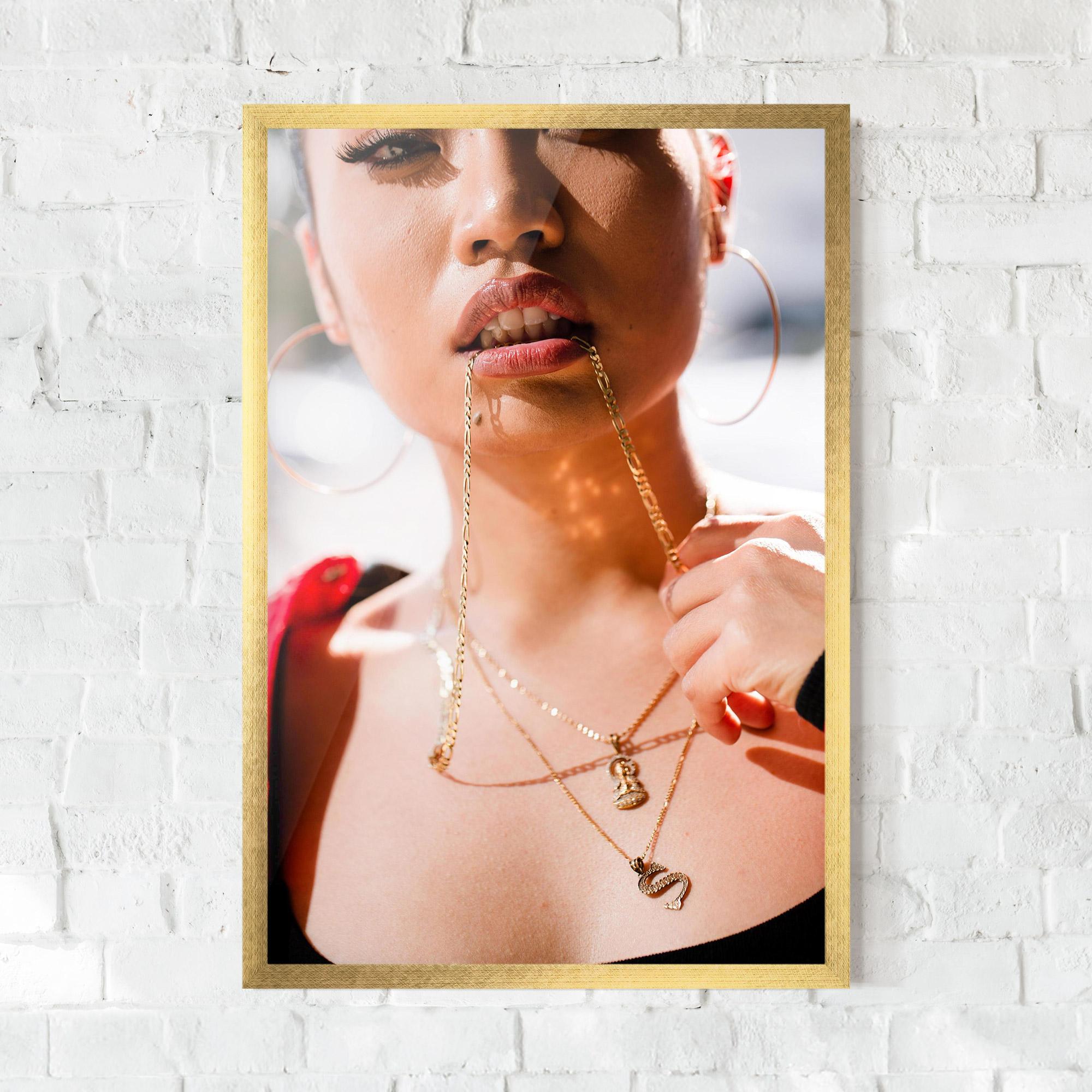 Poster Înrămat S Gold Necklace mockup 0