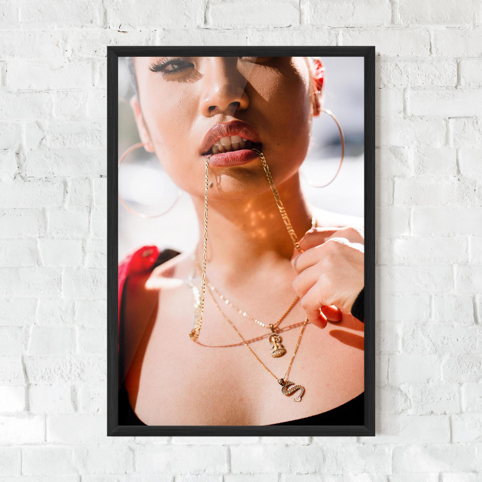 Poster Înrămat S Gold Necklace mockup 0