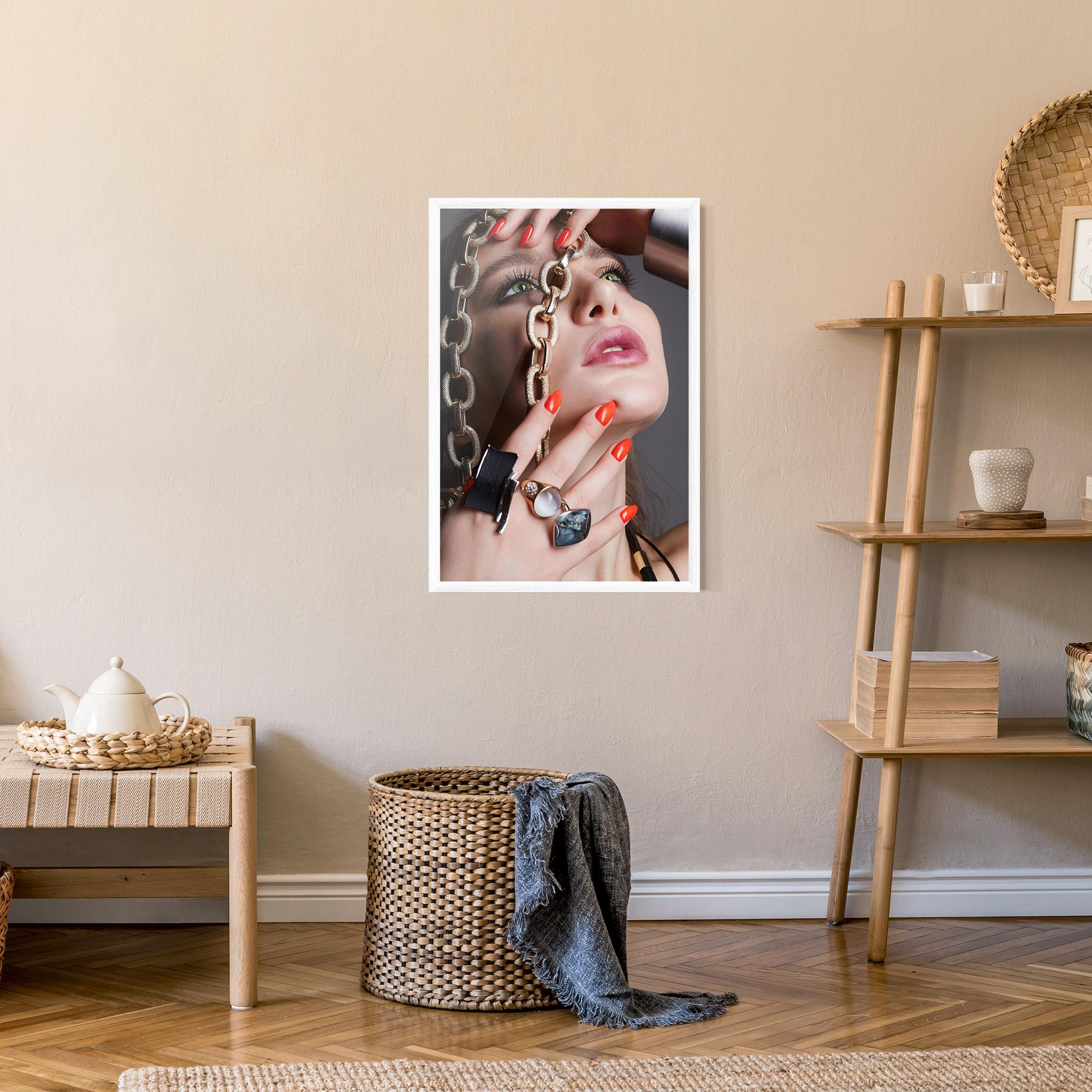 Poster Înrămat Big Chain Woman mockup 9