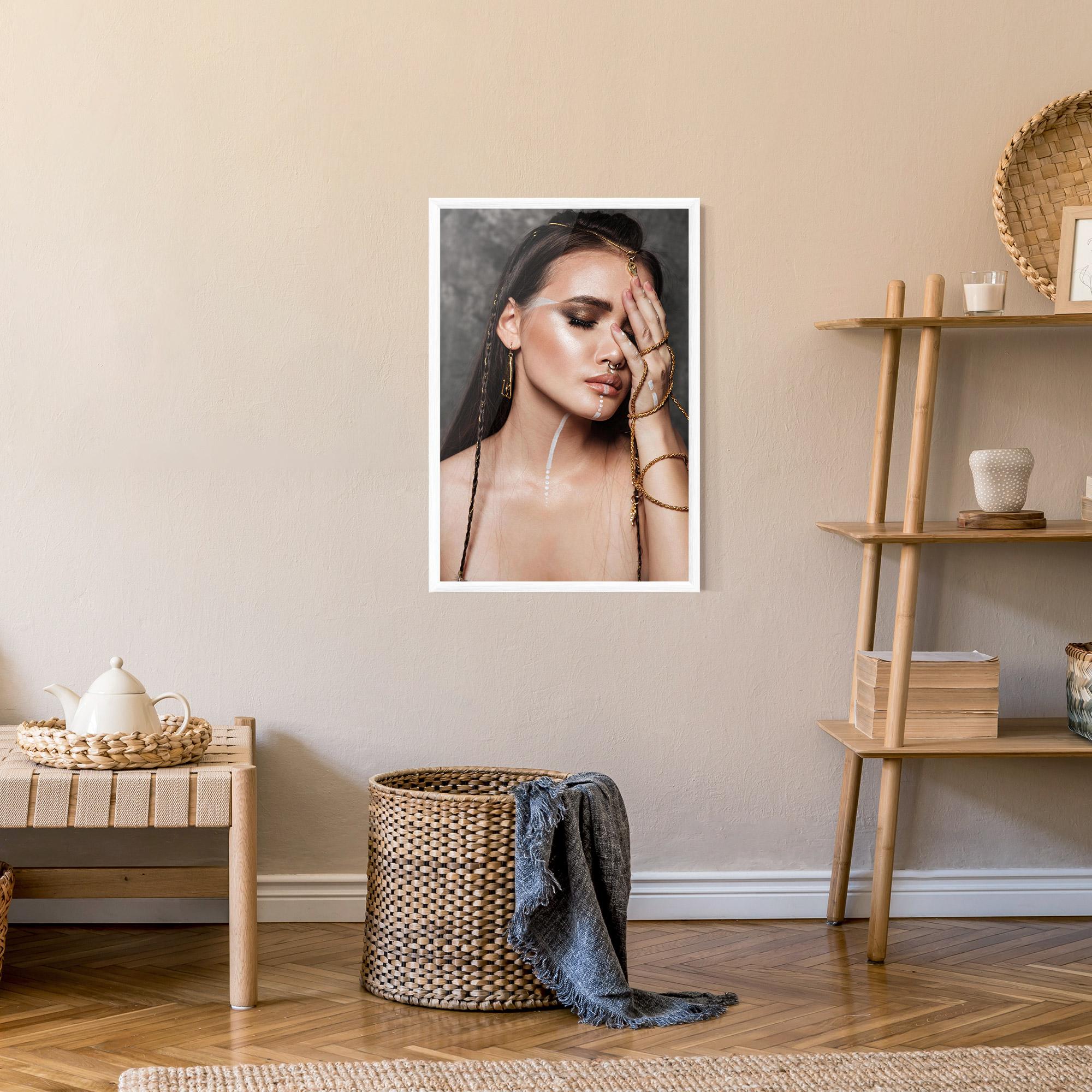 Poster Înrămat Gold Hand Accessory mockup 9