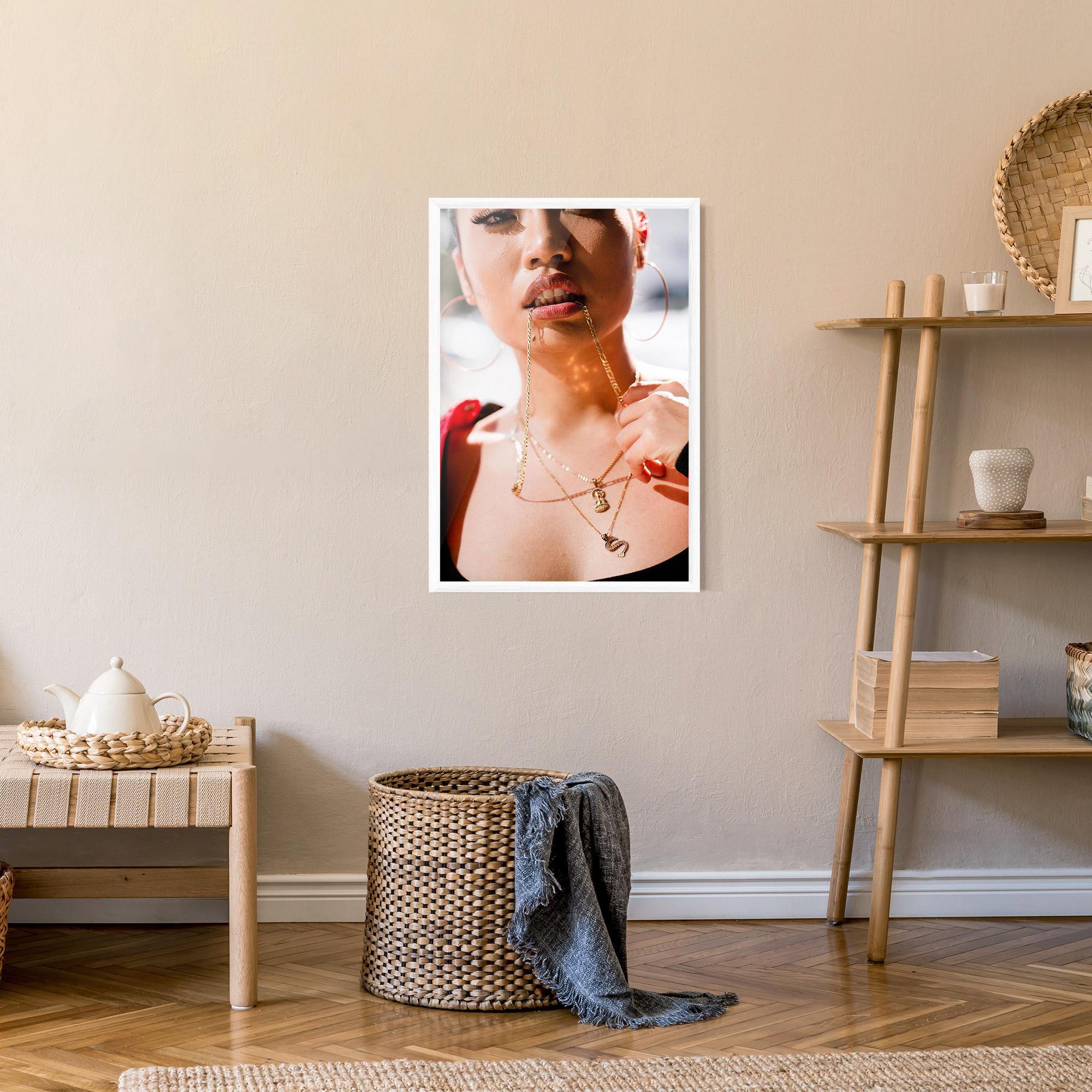 Poster Înrămat S Gold Necklace mockup 9