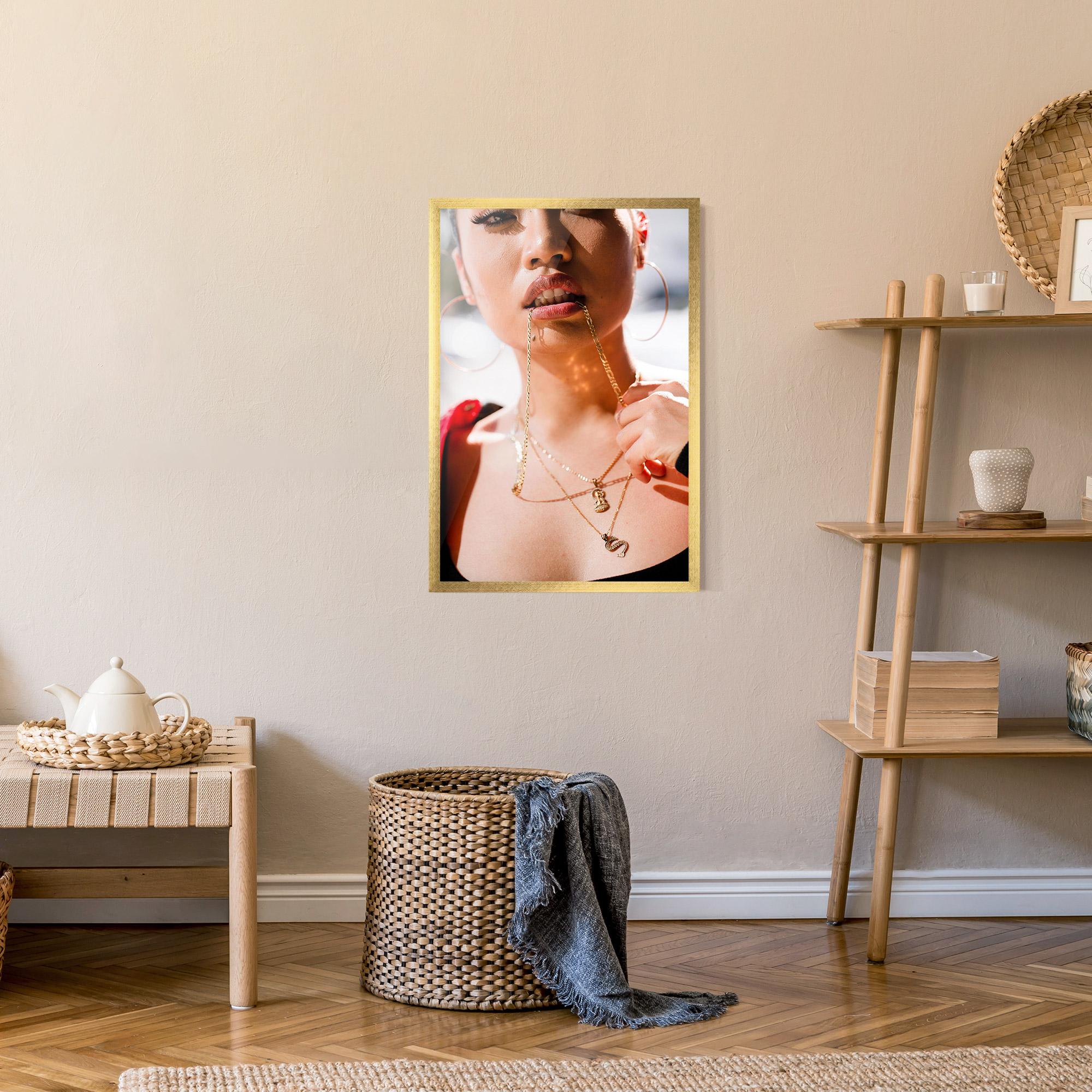Poster Înrămat S Gold Necklace mockup 9