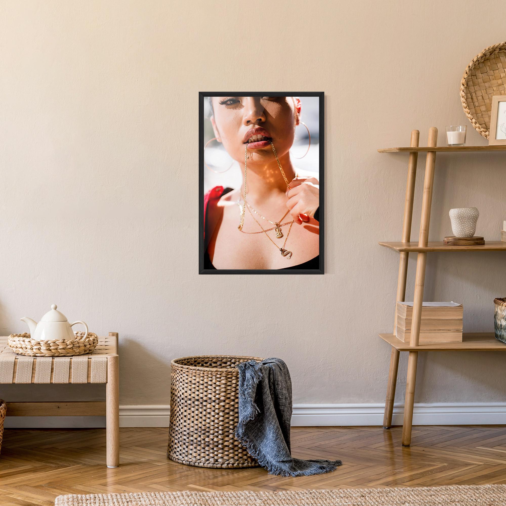 Poster Înrămat S Gold Necklace mockup 9