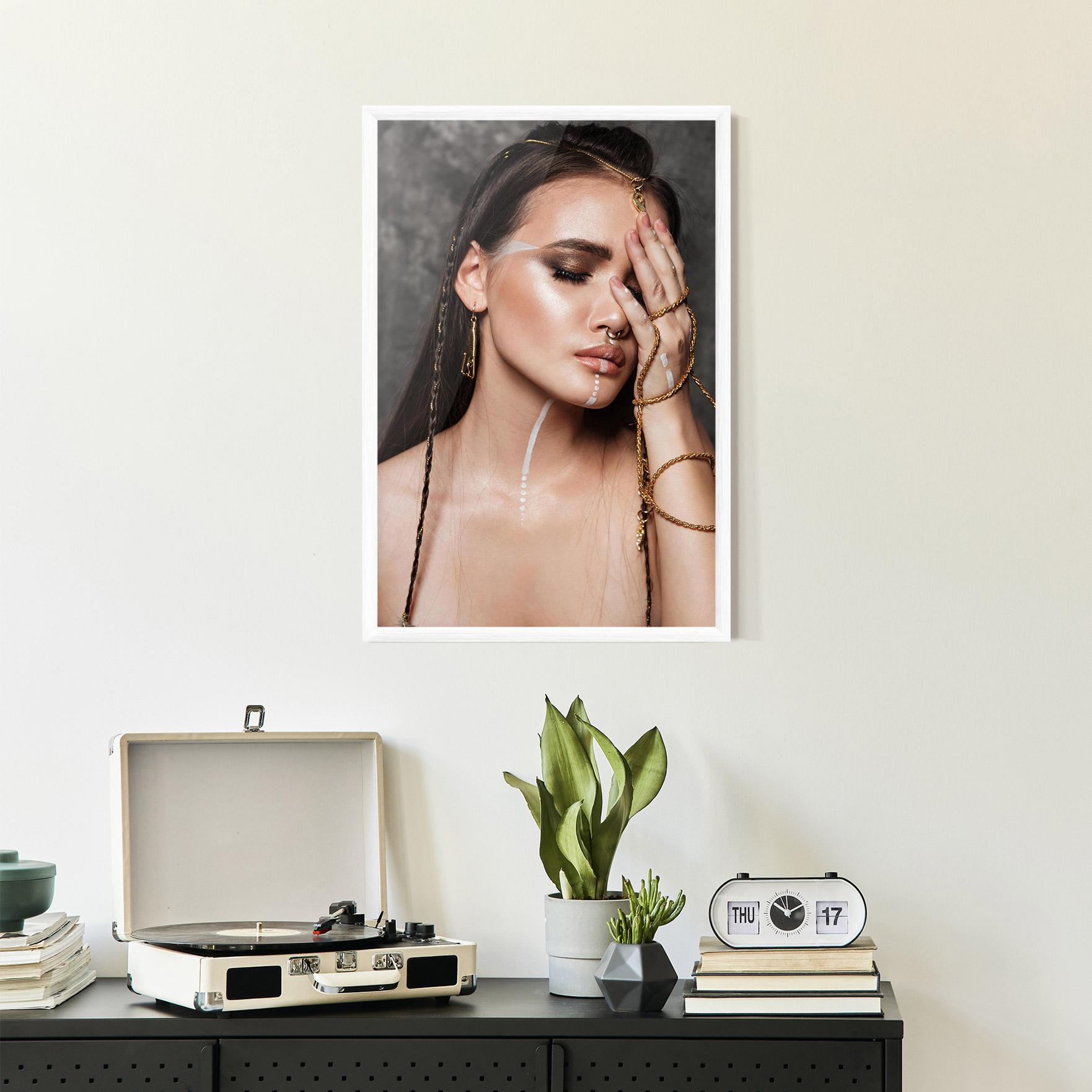 Poster Înrămat Gold Hand Accessory mockup 2