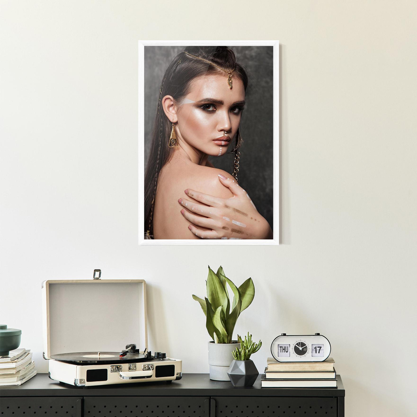 Poster Înrămat Gold Triangle Earring mockup 2