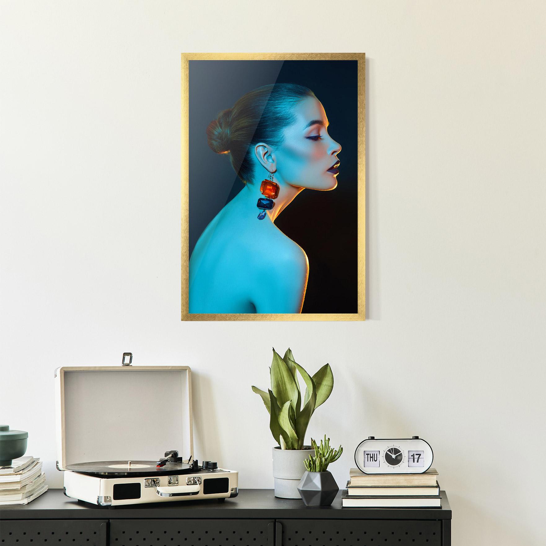 Poster Înrămat Blue Light Earring mockup 2