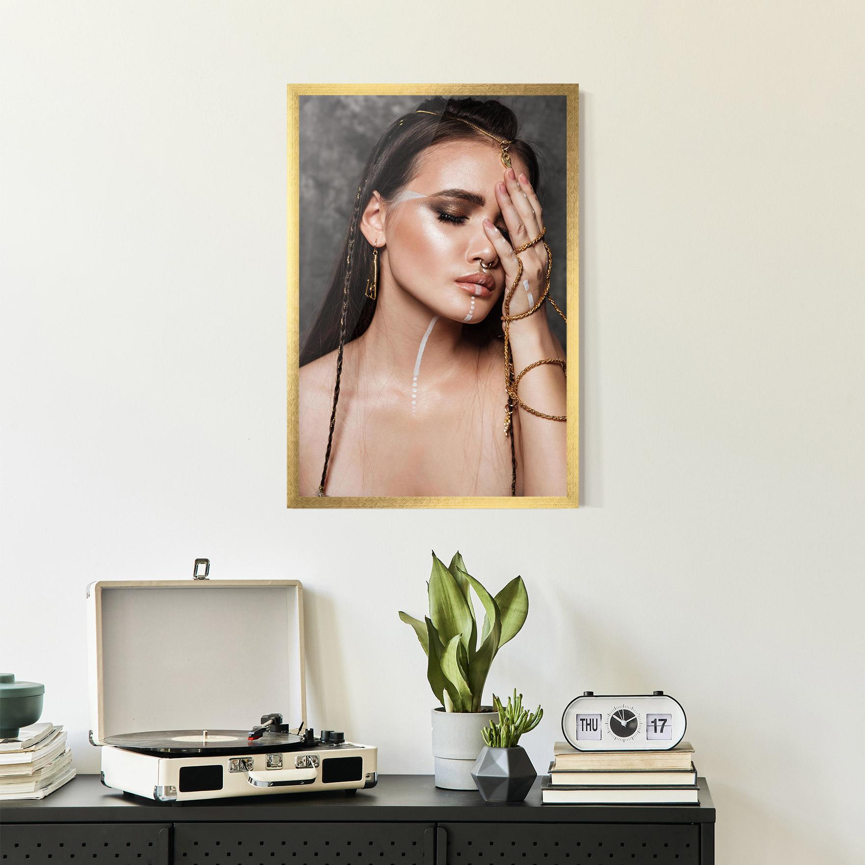 Poster Înrămat Gold Hand Accessory mockup 2