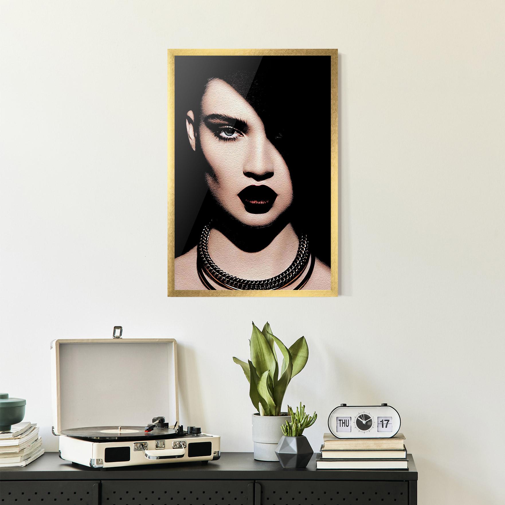 Poster Înrămat Gold Necklace mockup 2